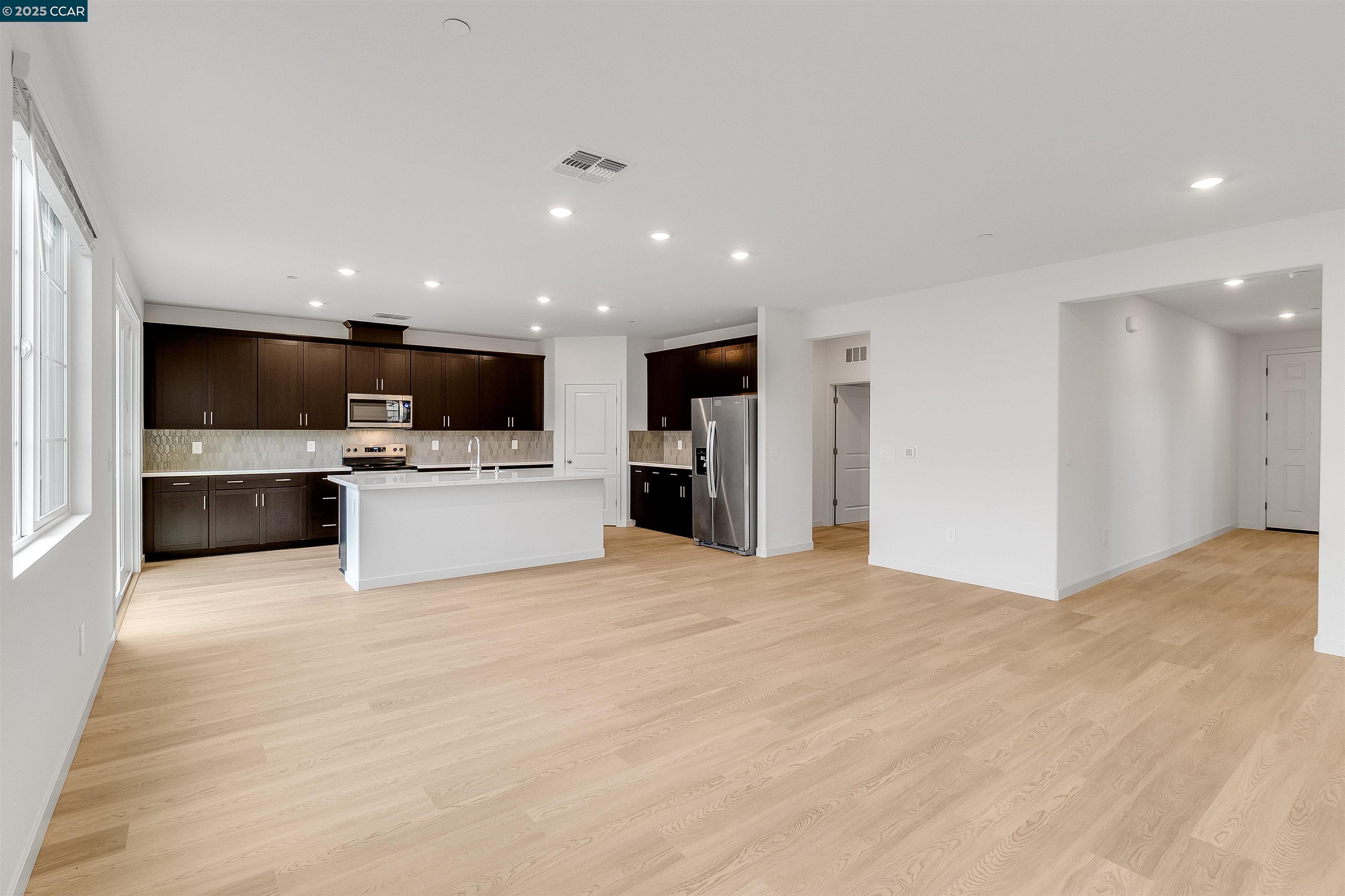 Detail Gallery Image 12 of 60 For 618 Channel Circle, Oakley,  CA 94561 - 5 Beds | 3/1 Baths