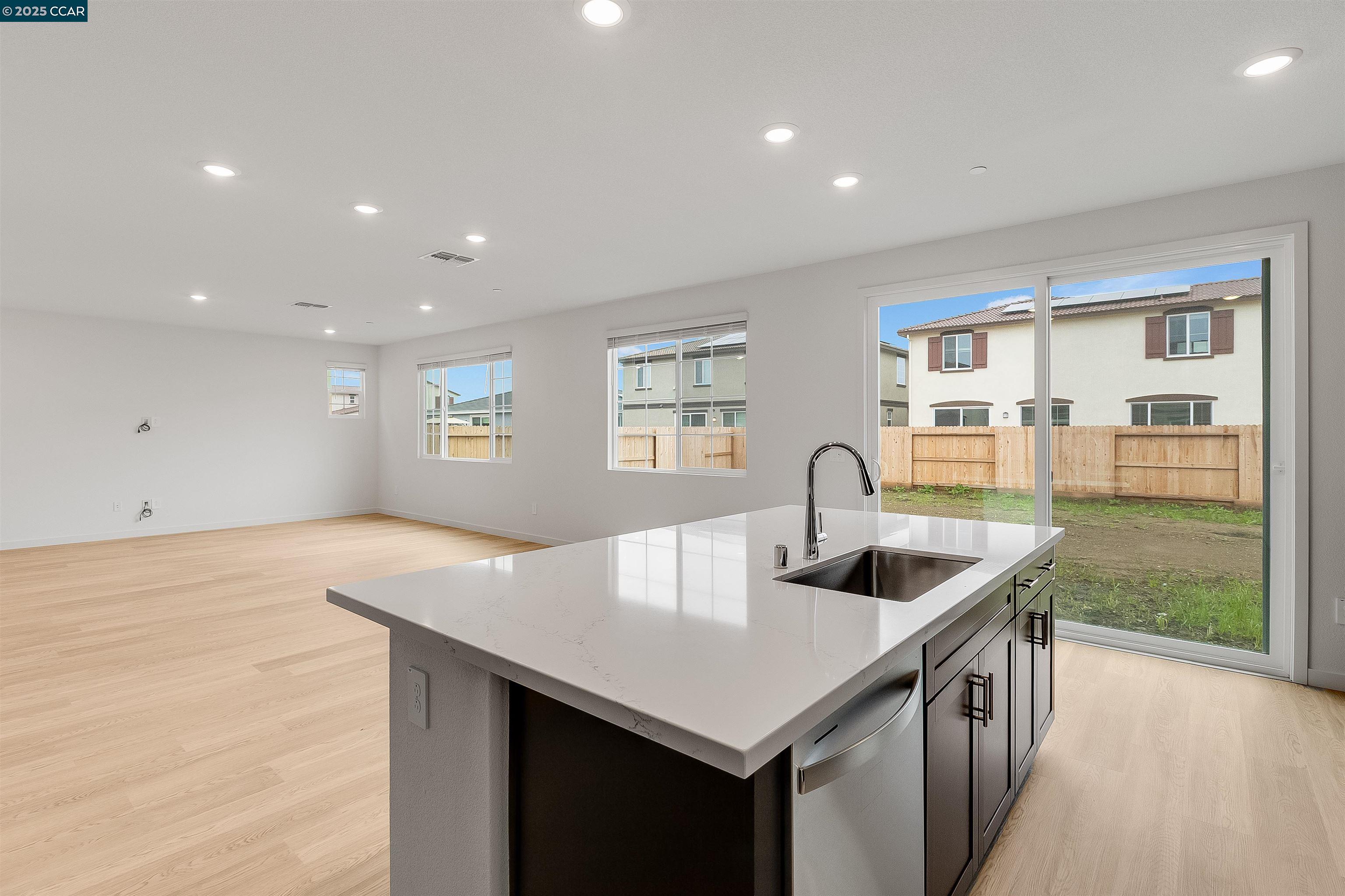 Detail Gallery Image 15 of 60 For 618 Channel Circle, Oakley,  CA 94561 - 5 Beds | 3/1 Baths