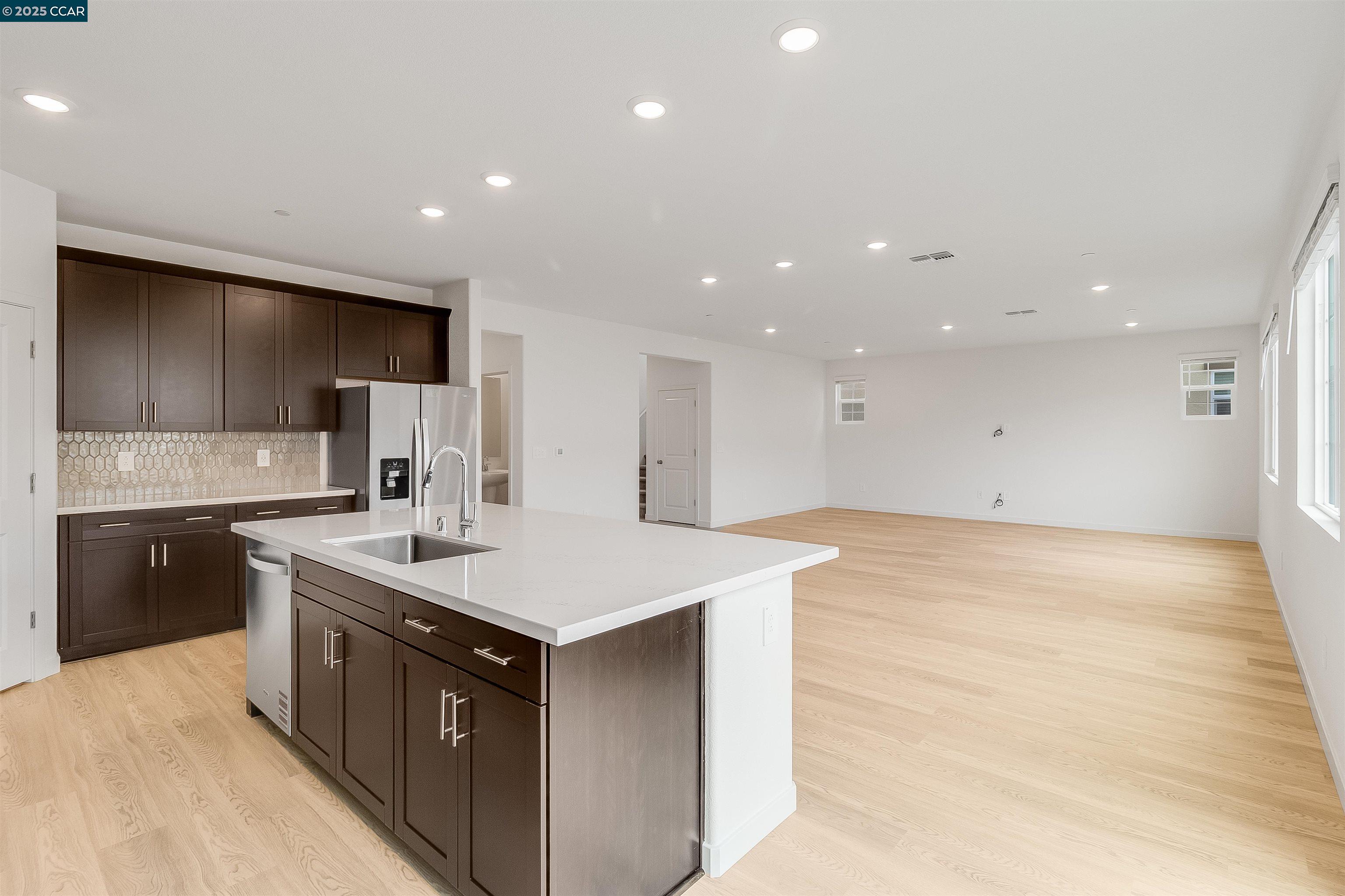 Detail Gallery Image 17 of 60 For 618 Channel Circle, Oakley,  CA 94561 - 5 Beds | 3/1 Baths