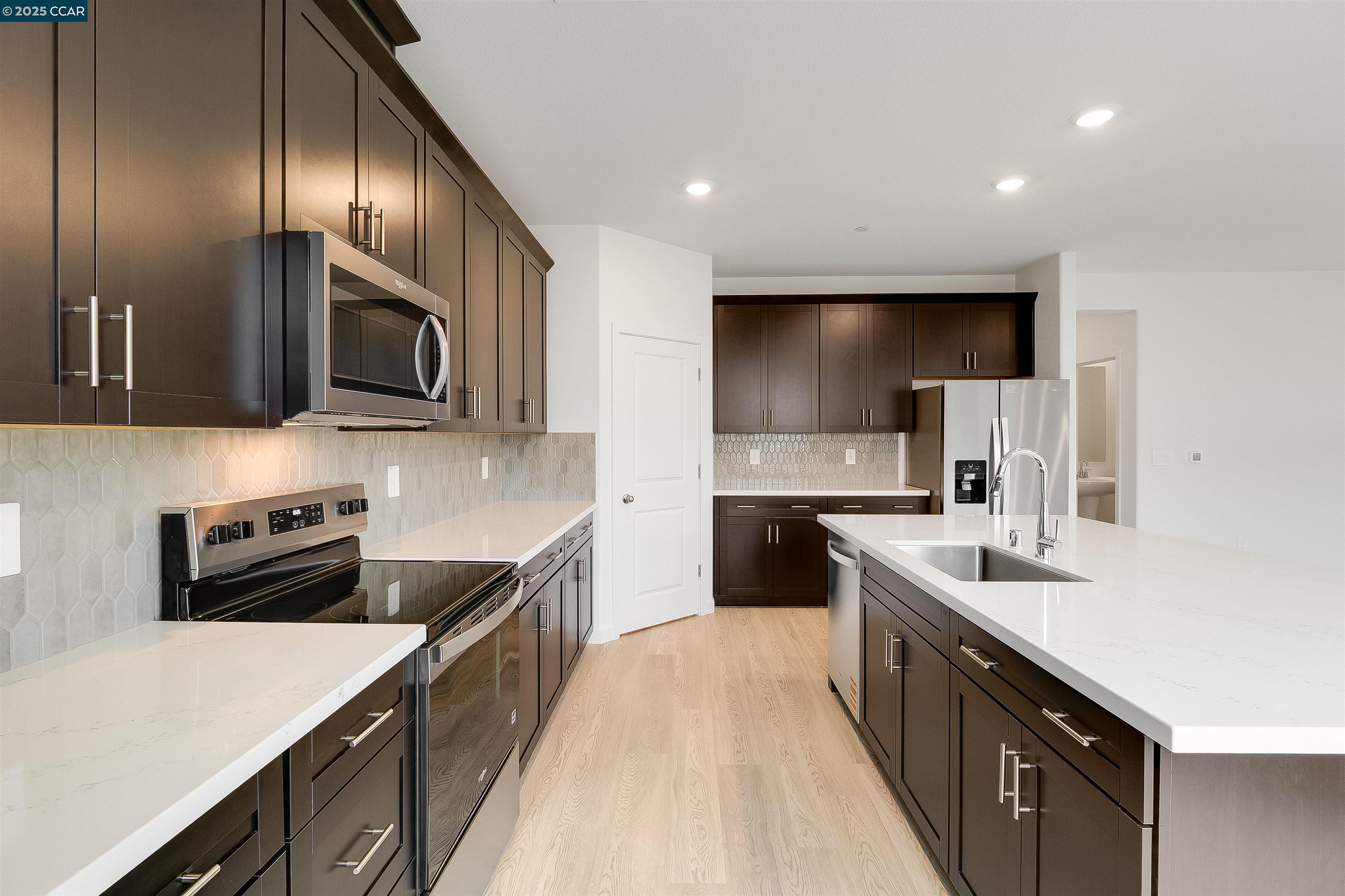 Detail Gallery Image 18 of 60 For 618 Channel Circle, Oakley,  CA 94561 - 5 Beds | 3/1 Baths