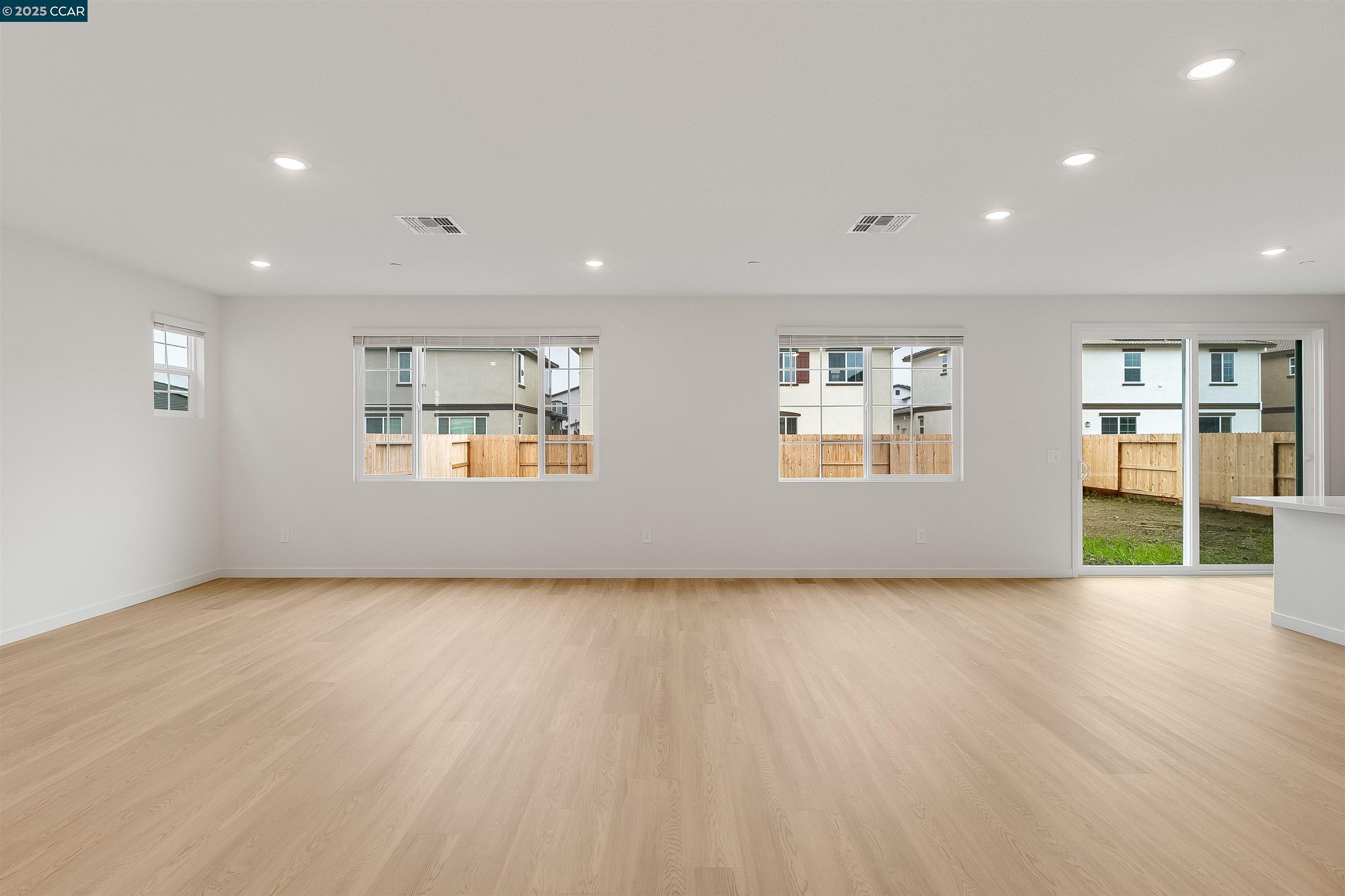 Detail Gallery Image 10 of 60 For 618 Channel Circle, Oakley,  CA 94561 - 5 Beds | 3/1 Baths