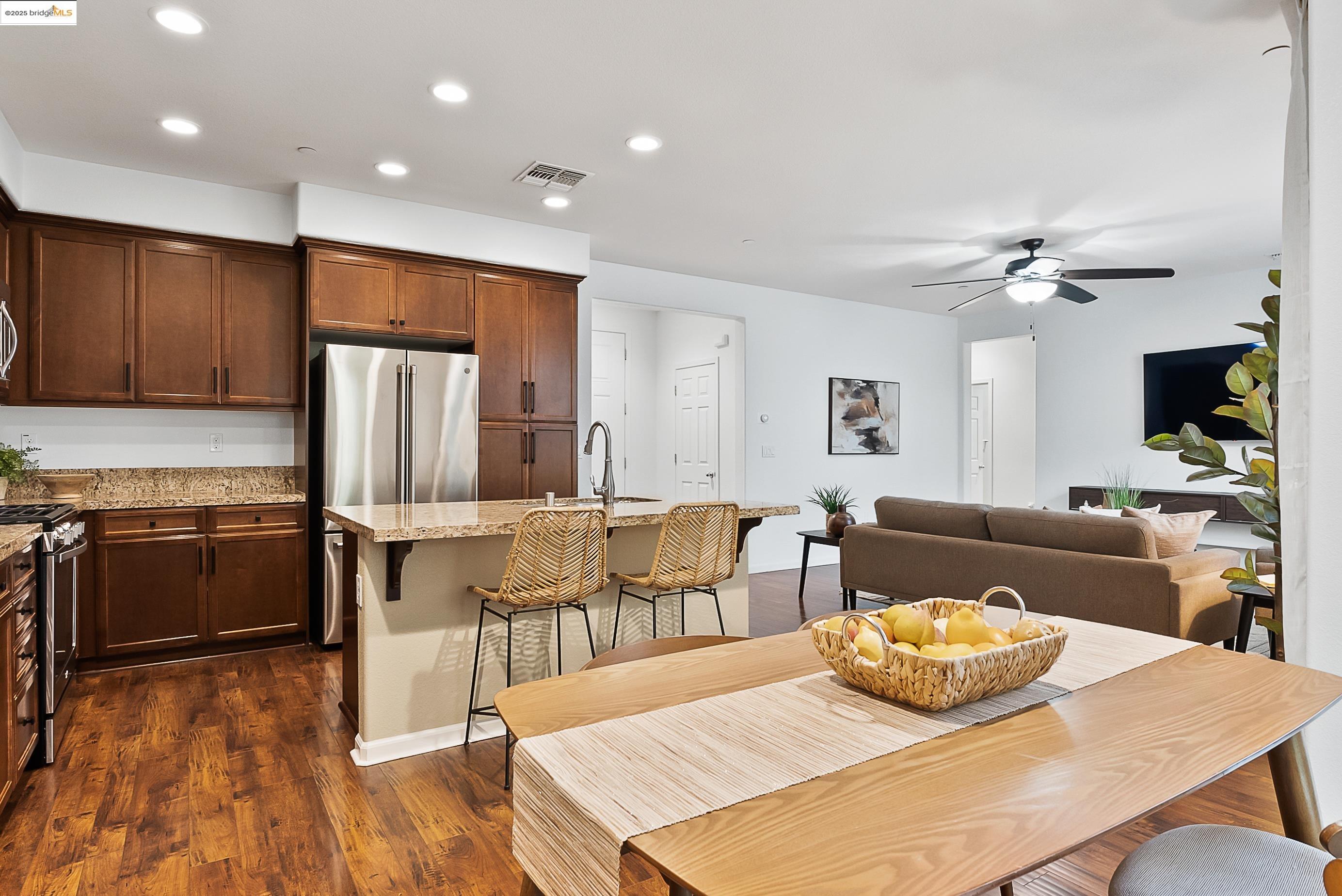 Detail Gallery Image 13 of 43 For 322 Pacifica Dr, Brentwood,  CA 94513 - 5 Beds | 3 Baths