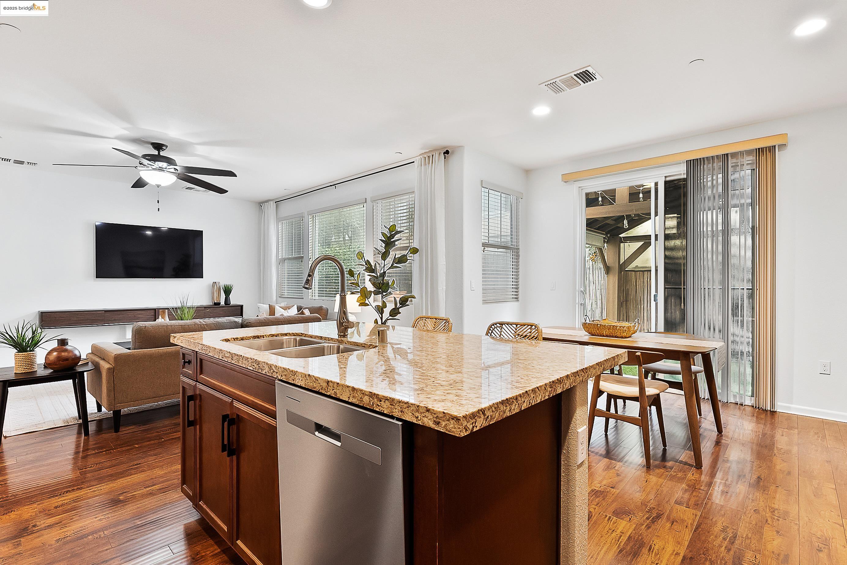 Detail Gallery Image 15 of 43 For 322 Pacifica Dr, Brentwood,  CA 94513 - 5 Beds | 3 Baths