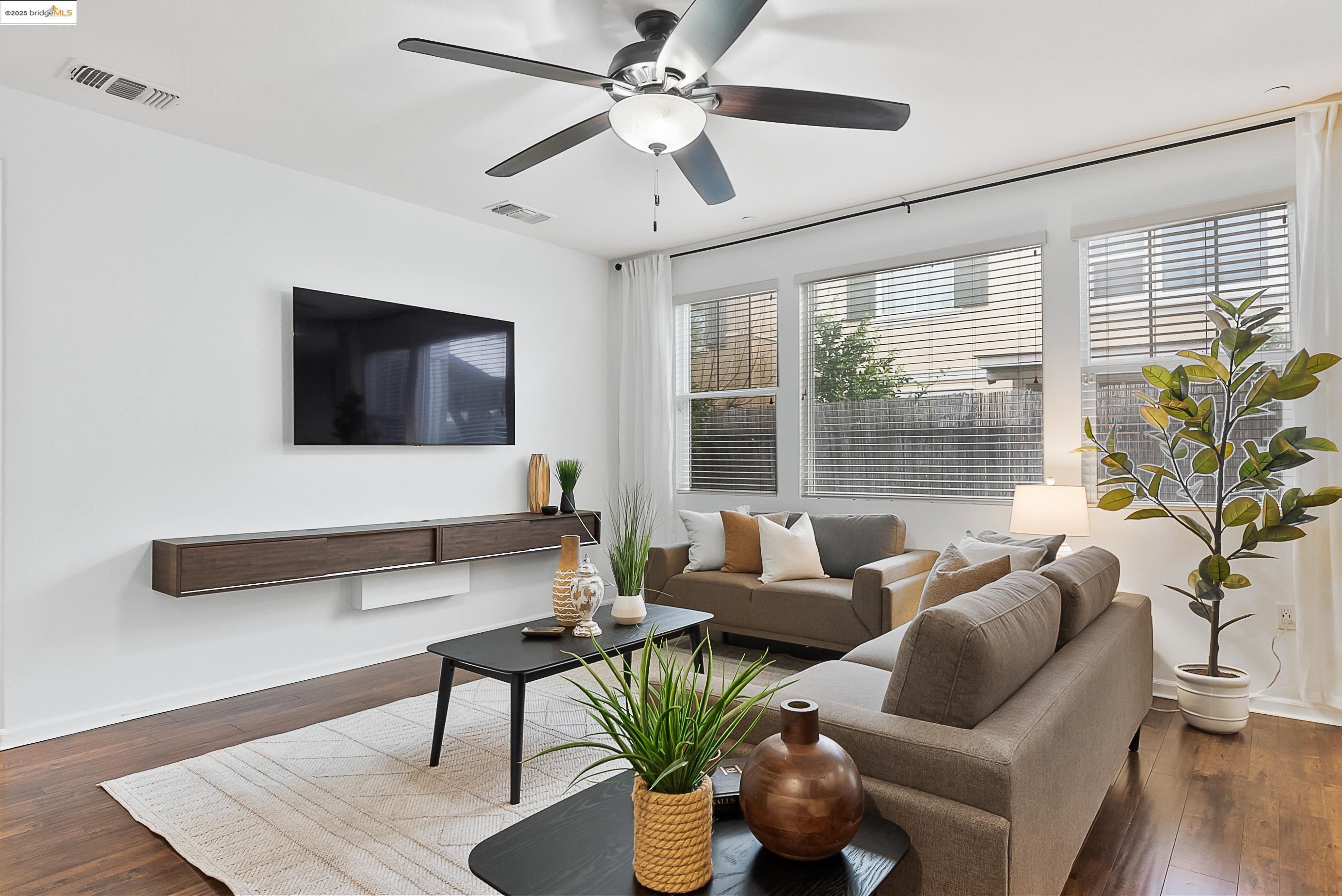 Detail Gallery Image 3 of 43 For 322 Pacifica Dr, Brentwood,  CA 94513 - 5 Beds | 3 Baths