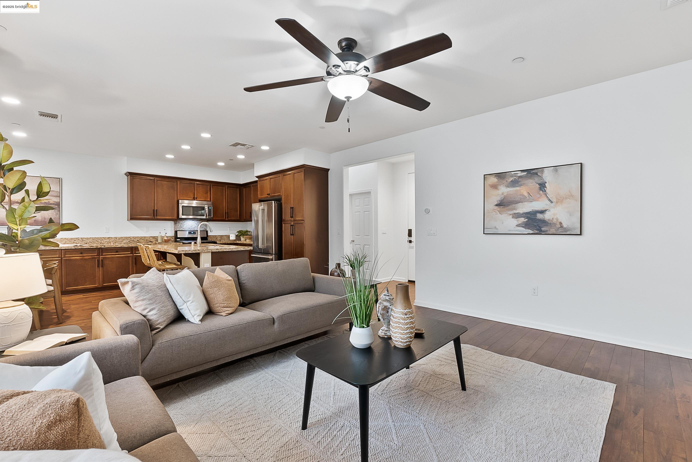 Detail Gallery Image 5 of 43 For 322 Pacifica Dr, Brentwood,  CA 94513 - 5 Beds | 3 Baths