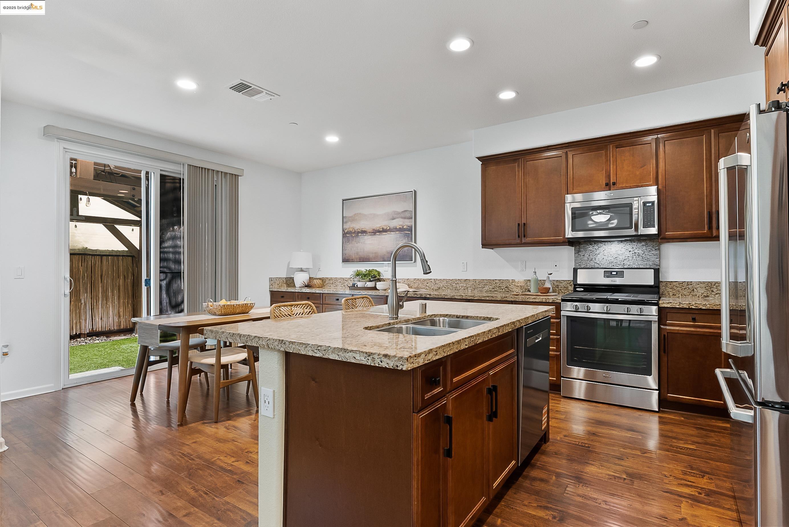 Detail Gallery Image 9 of 43 For 322 Pacifica Dr, Brentwood,  CA 94513 - 5 Beds | 3 Baths