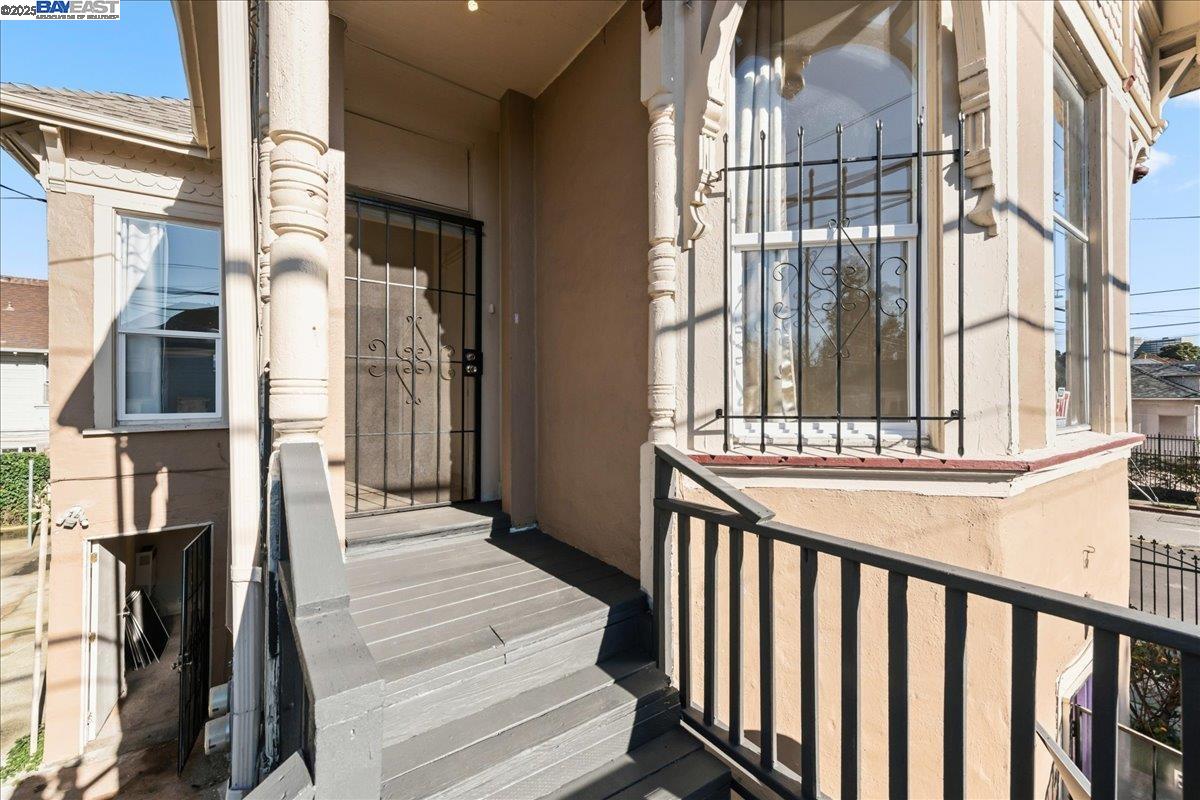 Detail Gallery Image 5 of 58 For 856 21st St, Oakland,  CA 94607 - – Beds | – Baths