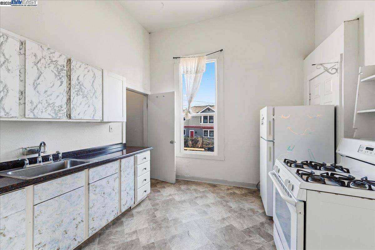 Detail Gallery Image 8 of 58 For 856 21st St, Oakland,  CA 94607 - – Beds | – Baths