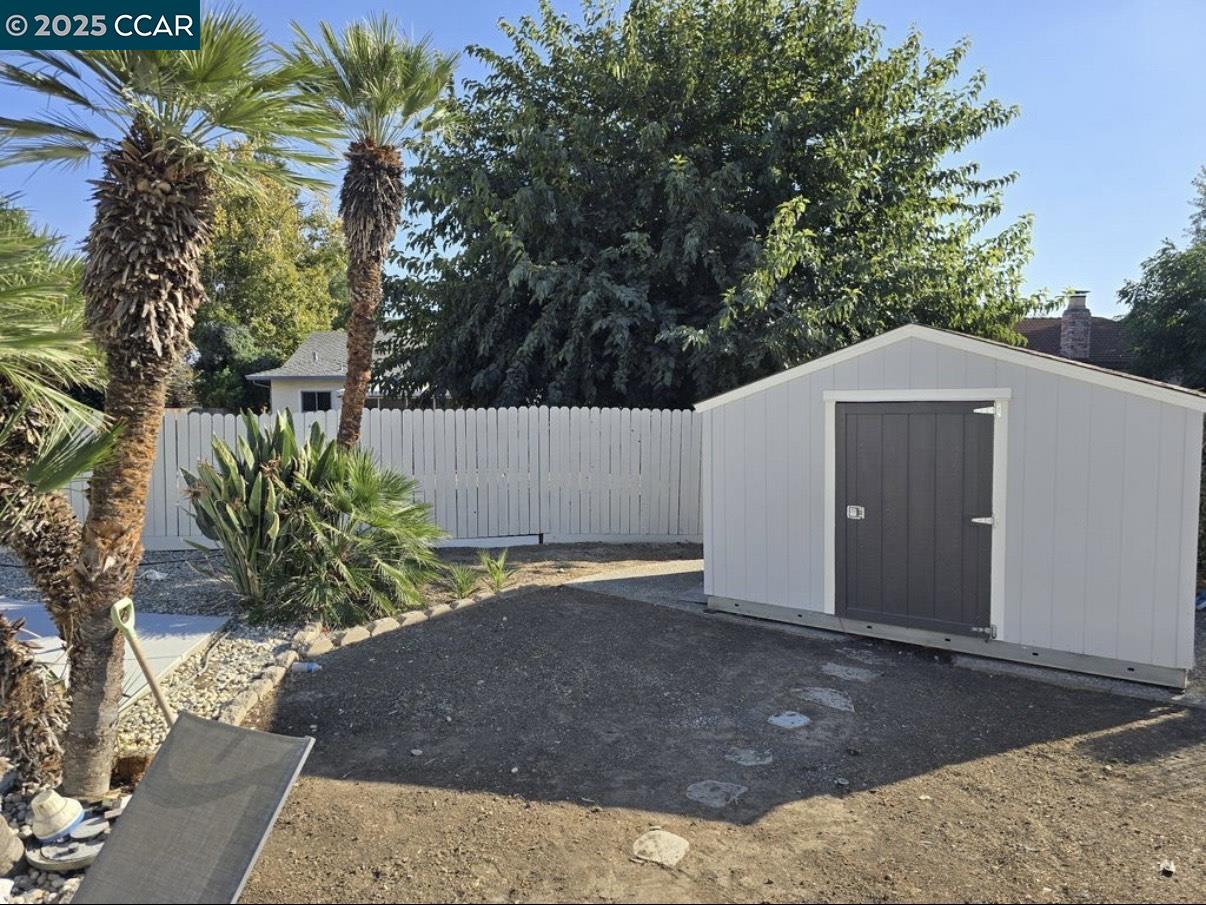 Detail Gallery Image 19 of 21 For 4340 Balfour Rd, Brentwood,  CA 94513 - 4 Beds | 2 Baths