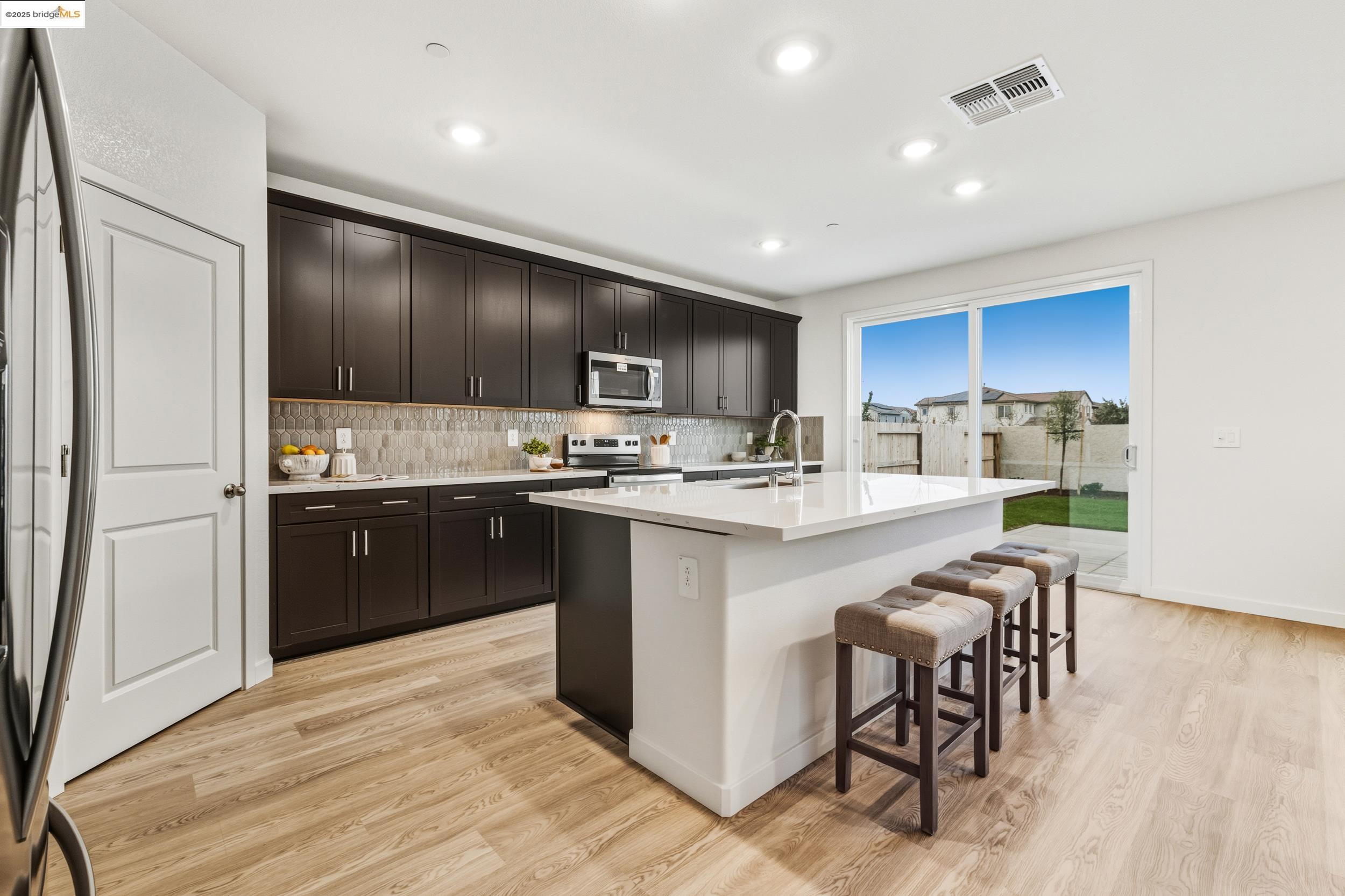 Detail Gallery Image 6 of 42 For 645 Channel Cir, Oakley,  CA 94561 - 4 Beds | 3 Baths