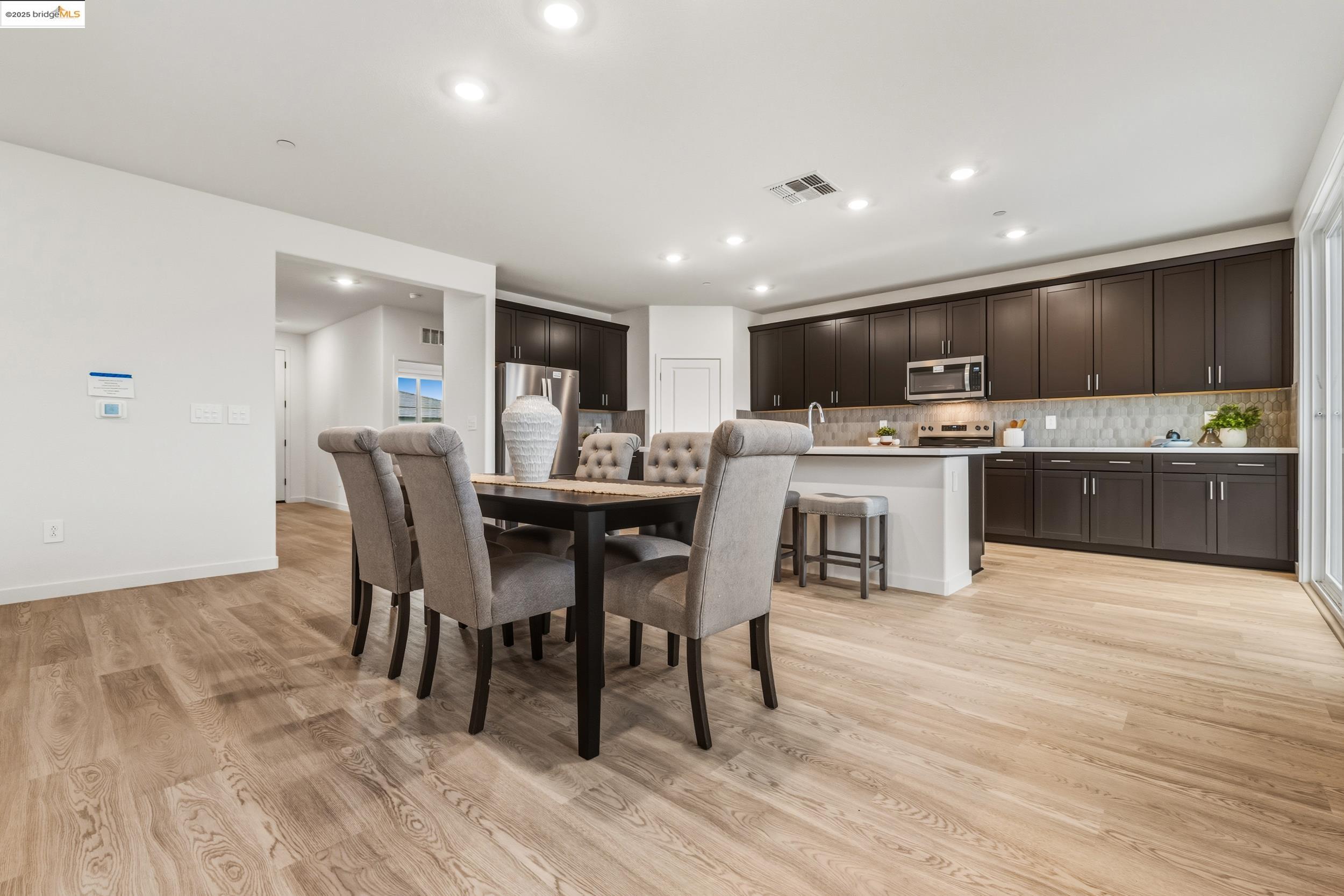 Detail Gallery Image 7 of 42 For 645 Channel Cir, Oakley,  CA 94561 - 4 Beds | 3 Baths