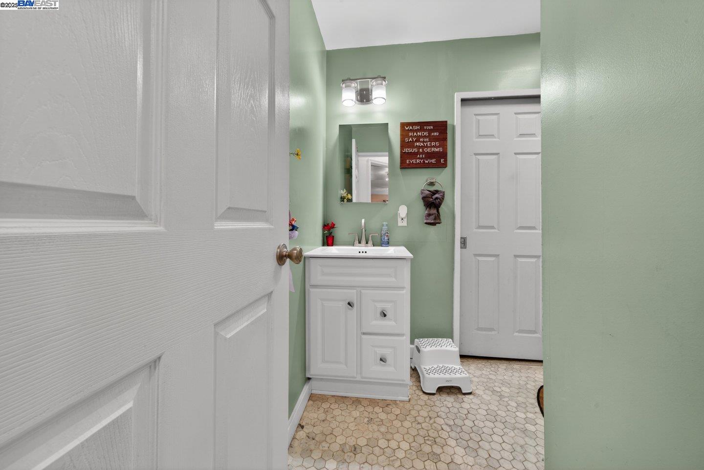 Detail Gallery Image 22 of 36 For 229 Lake Ave, Rodeo,  CA 94572 - 3 Beds | 2 Baths