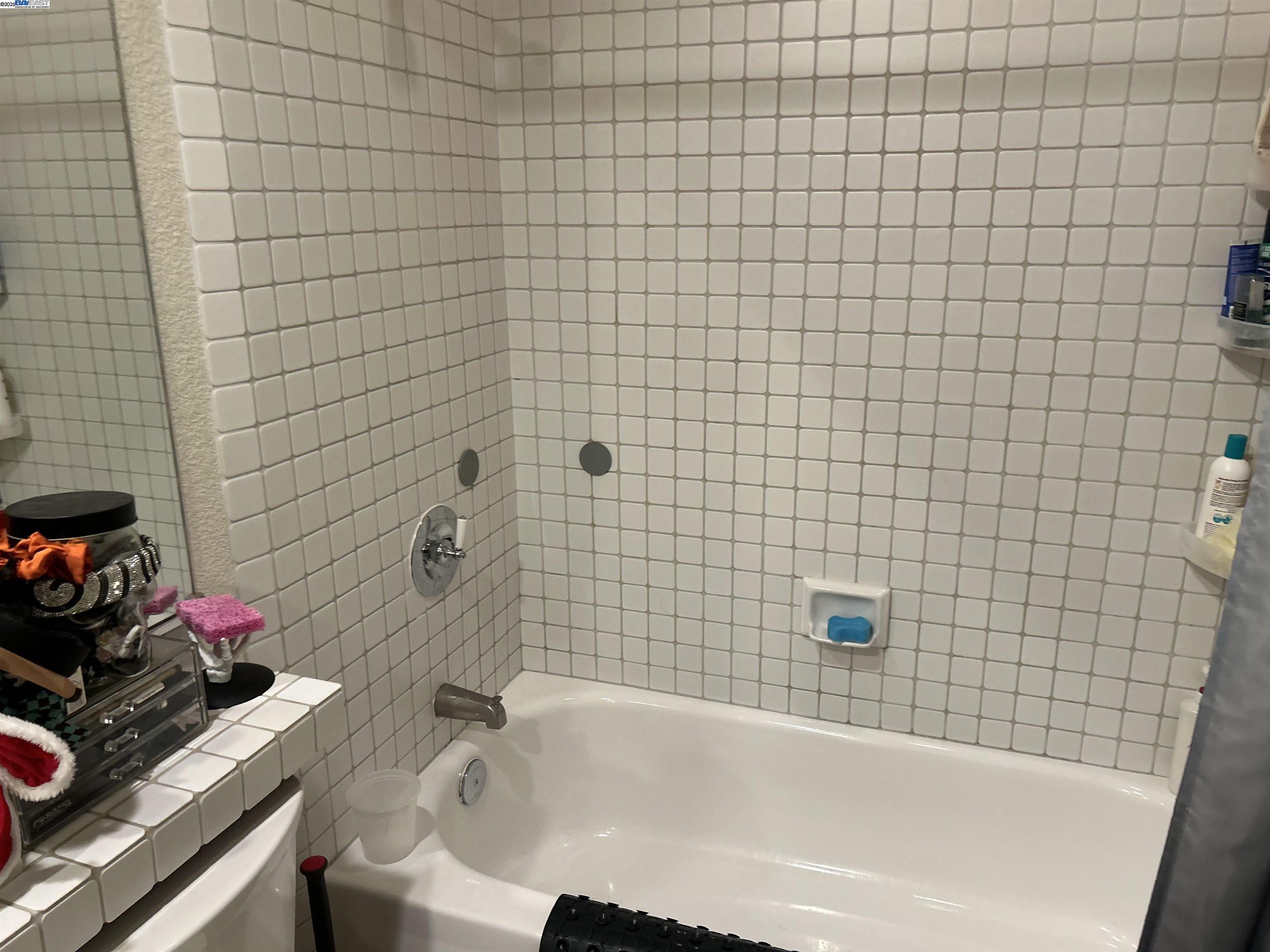 Detail Gallery Image 14 of 21 For 7 Cliff Walk, Vallejo,  CA 94591 - 3 Beds | 2/1 Baths