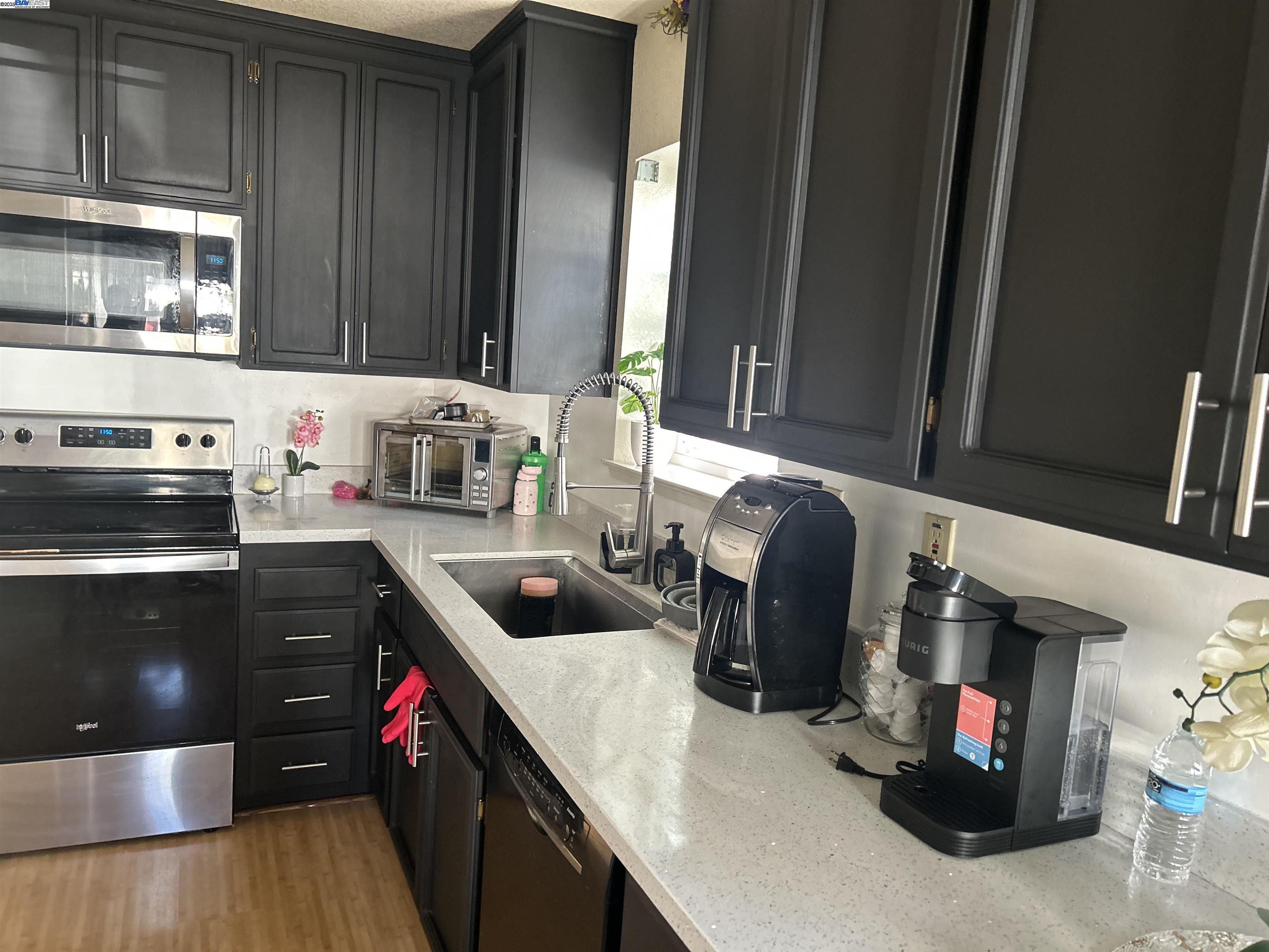 Detail Gallery Image 3 of 21 For 7 Cliff Walk, Vallejo,  CA 94591 - 3 Beds | 2/1 Baths