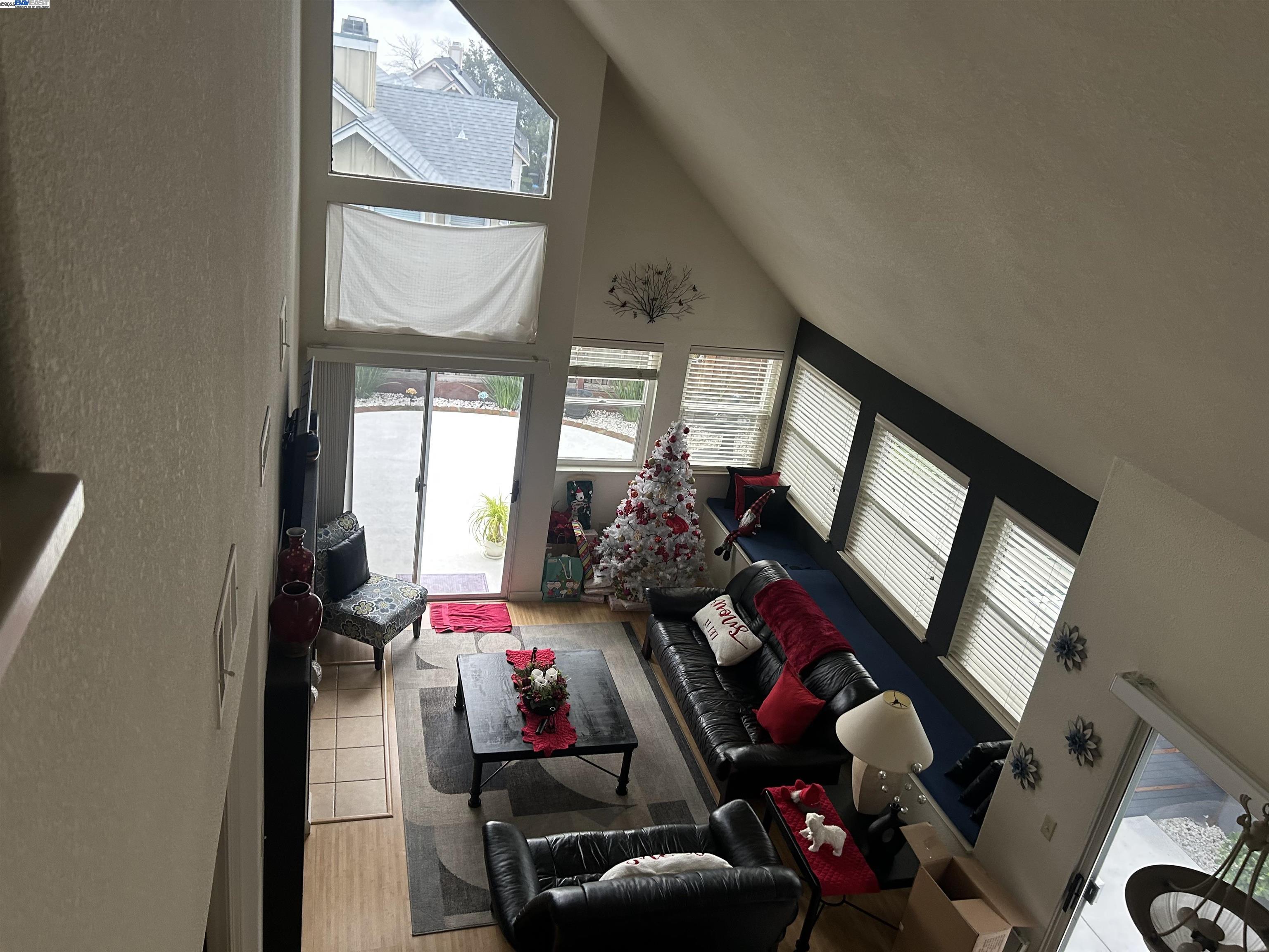 Detail Gallery Image 4 of 16 For 7 Cliff Walk, Vallejo,  CA 94591 - 3 Beds | 2/1 Baths