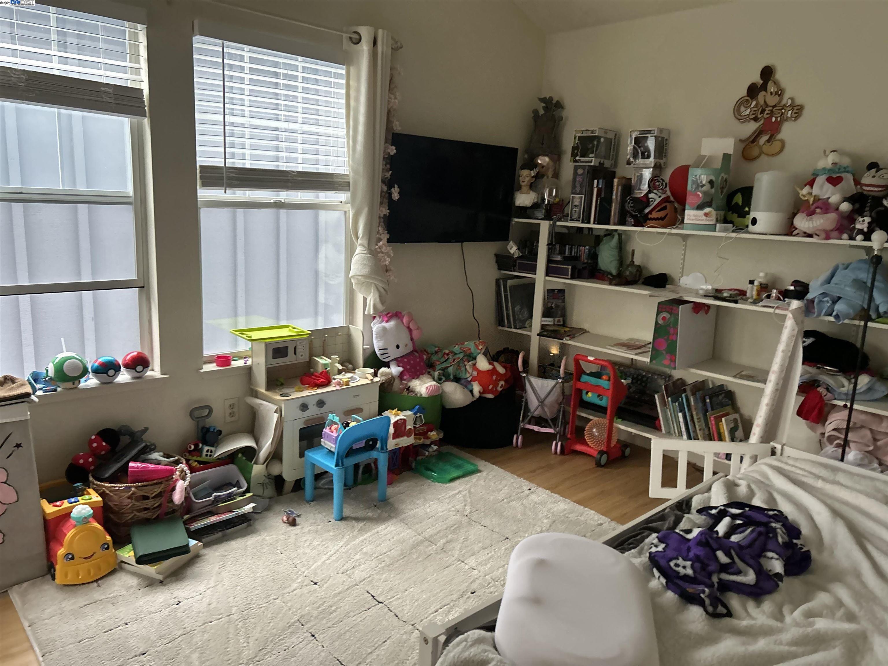 Detail Gallery Image 5 of 16 For 7 Cliff Walk, Vallejo,  CA 94591 - 3 Beds | 2/1 Baths