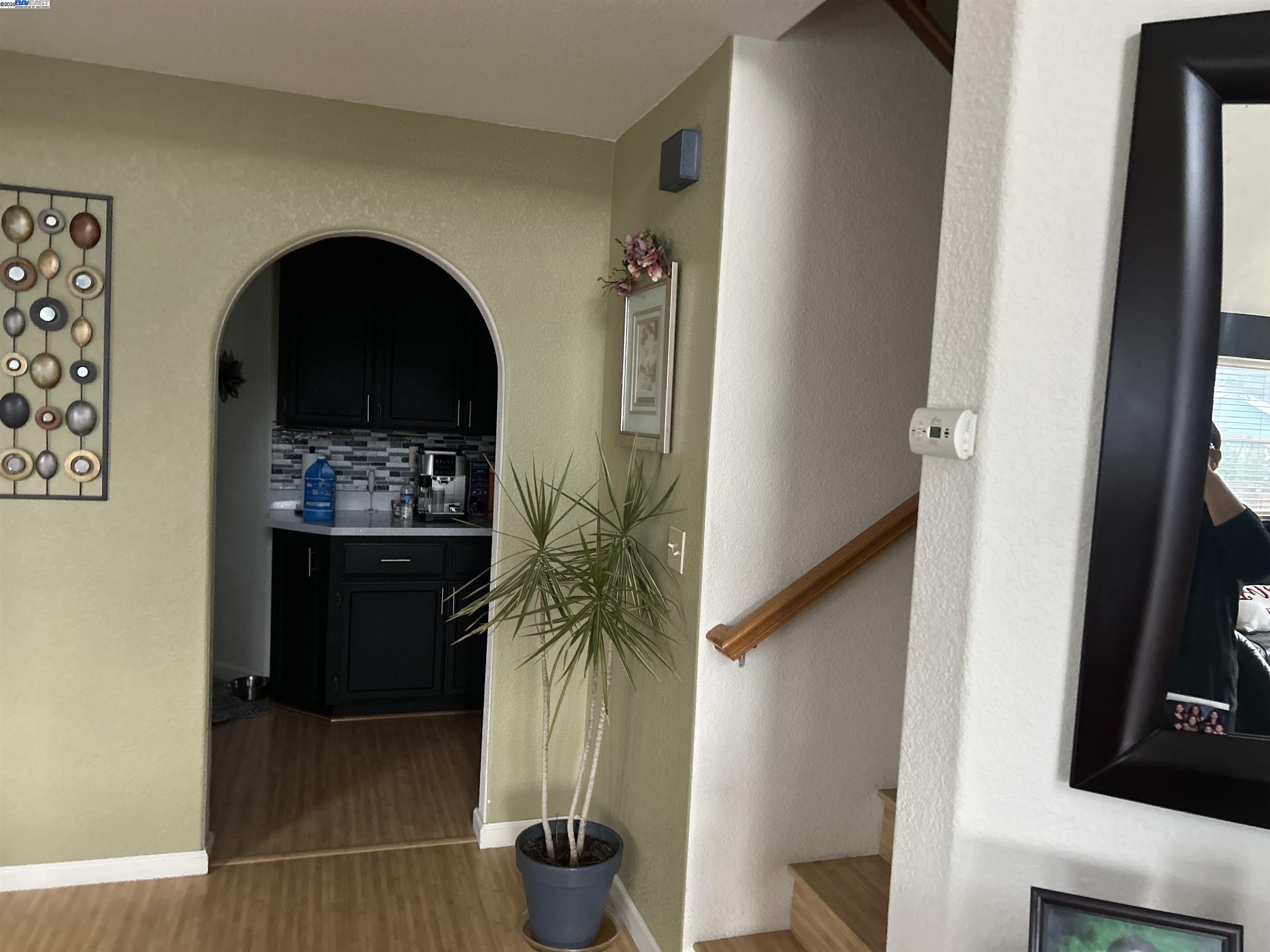 Detail Gallery Image 6 of 16 For 7 Cliff Walk, Vallejo,  CA 94591 - 3 Beds | 2/1 Baths