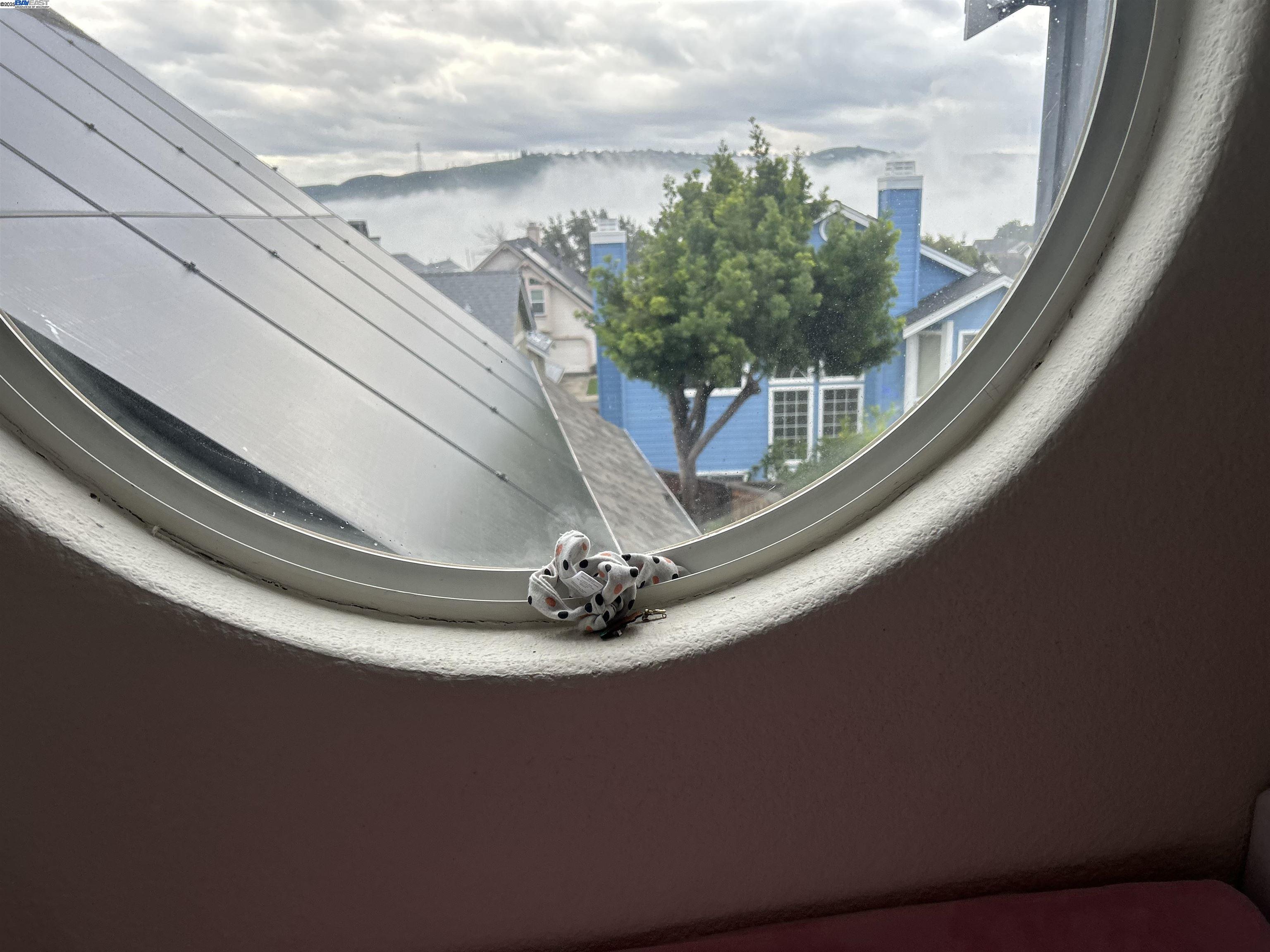 Detail Gallery Image 7 of 21 For 7 Cliff Walk, Vallejo,  CA 94591 - 3 Beds | 2/1 Baths