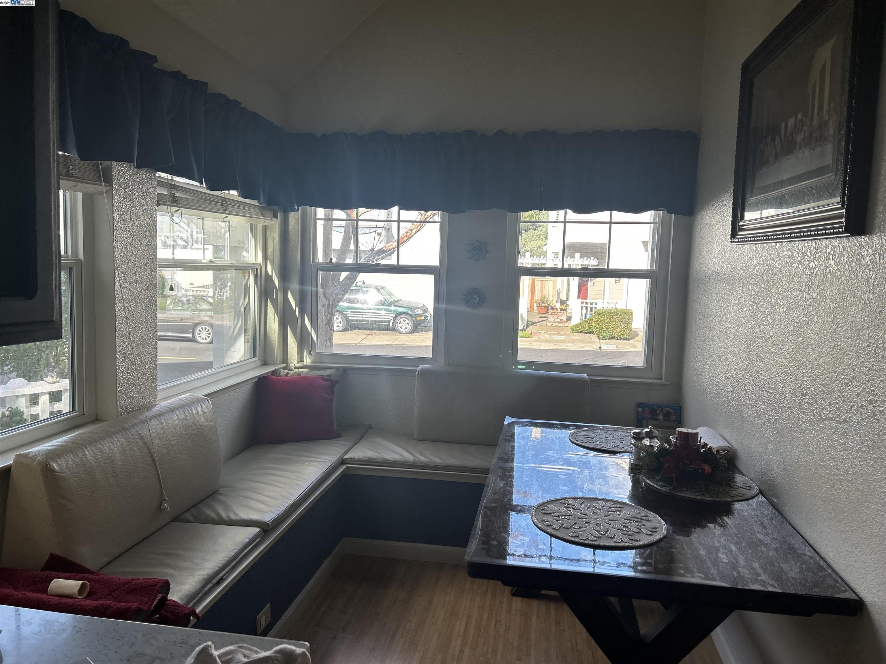 Detail Gallery Image 8 of 16 For 7 Cliff Walk, Vallejo,  CA 94591 - 3 Beds | 2/1 Baths