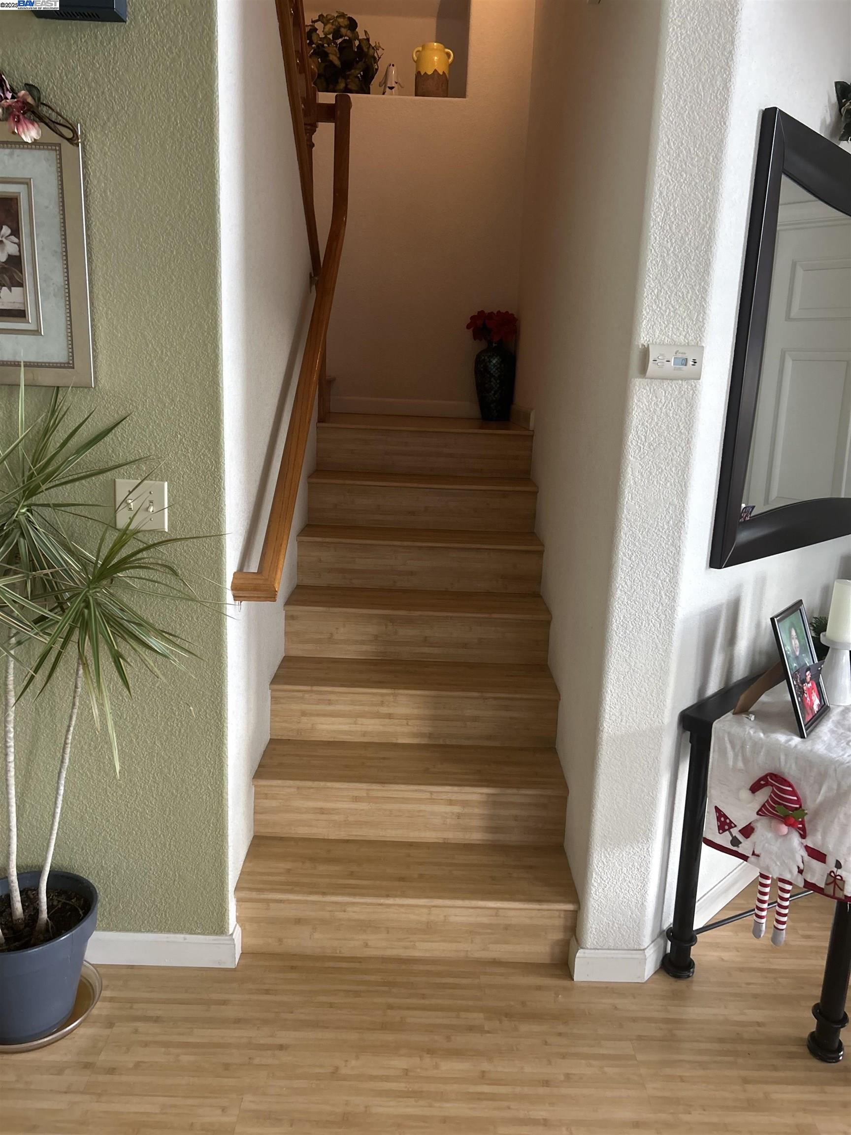 Detail Gallery Image 10 of 16 For 7 Cliff Walk, Vallejo,  CA 94591 - 3 Beds | 2/1 Baths