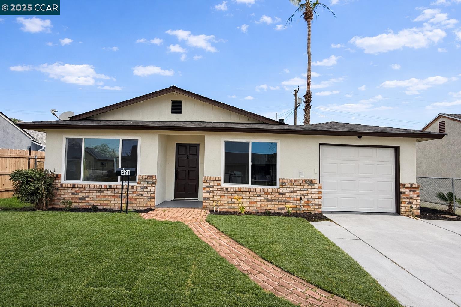 Detail Gallery Image 1 of 11 For 421 Howard St, Stockton,  CA 95206 - 3 Beds | 1 Baths