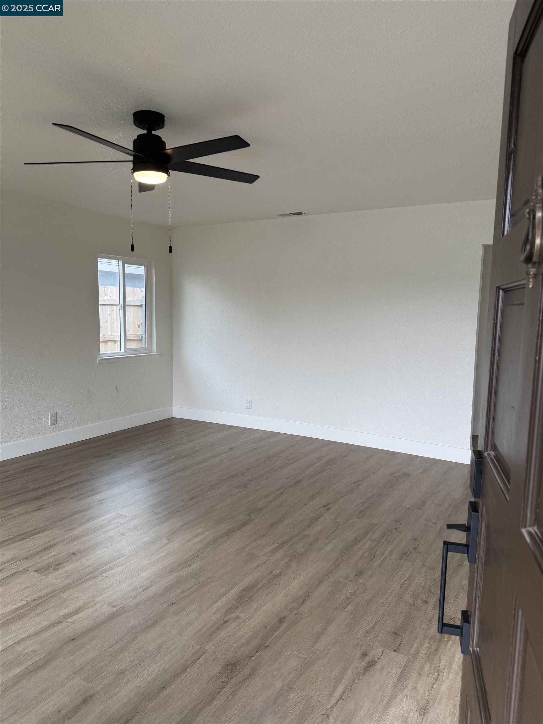 Detail Gallery Image 4 of 11 For 421 Howard St, Stockton,  CA 95206 - 3 Beds | 1 Baths