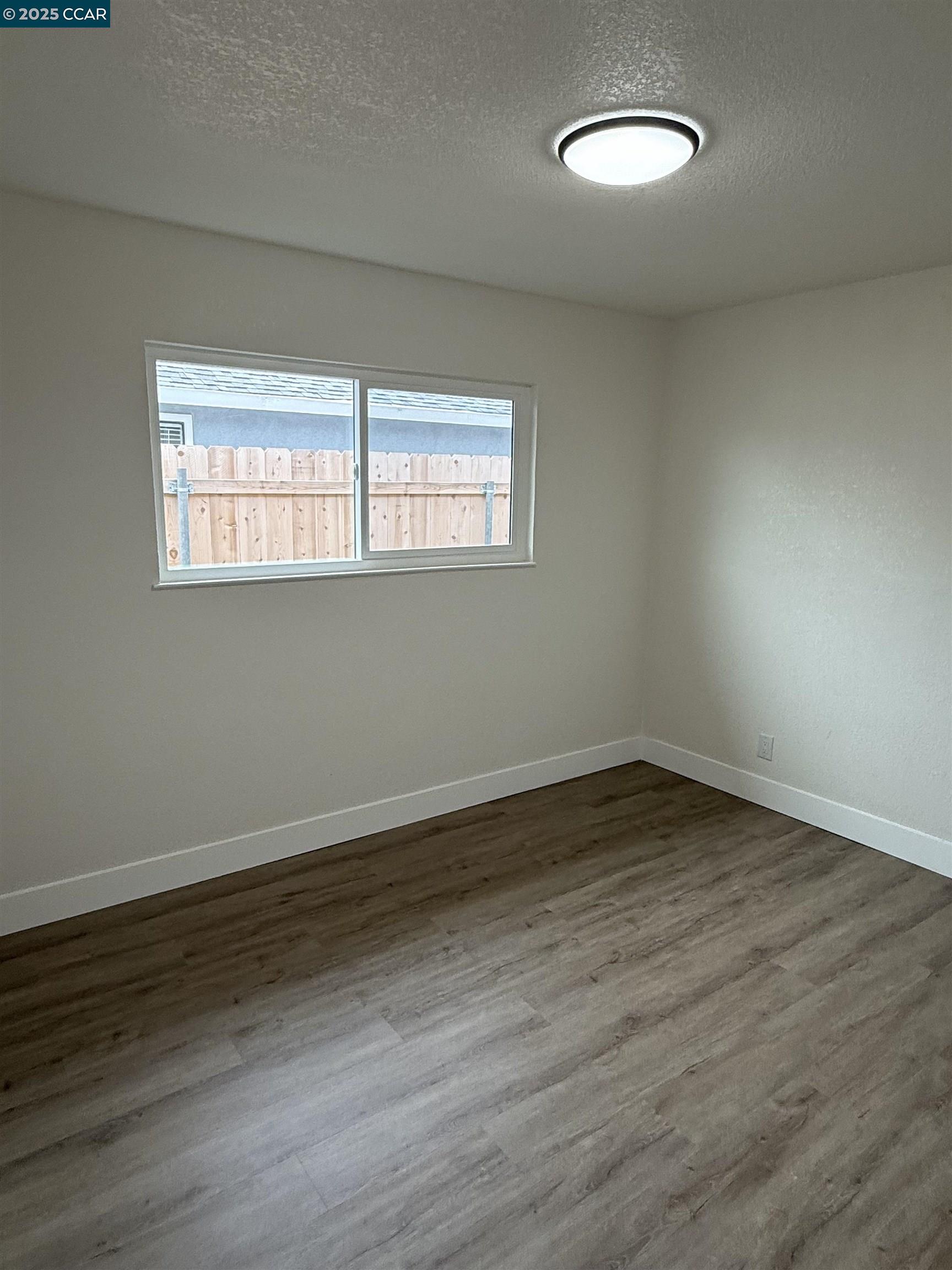 Detail Gallery Image 6 of 11 For 421 Howard St, Stockton,  CA 95206 - 3 Beds | 1 Baths