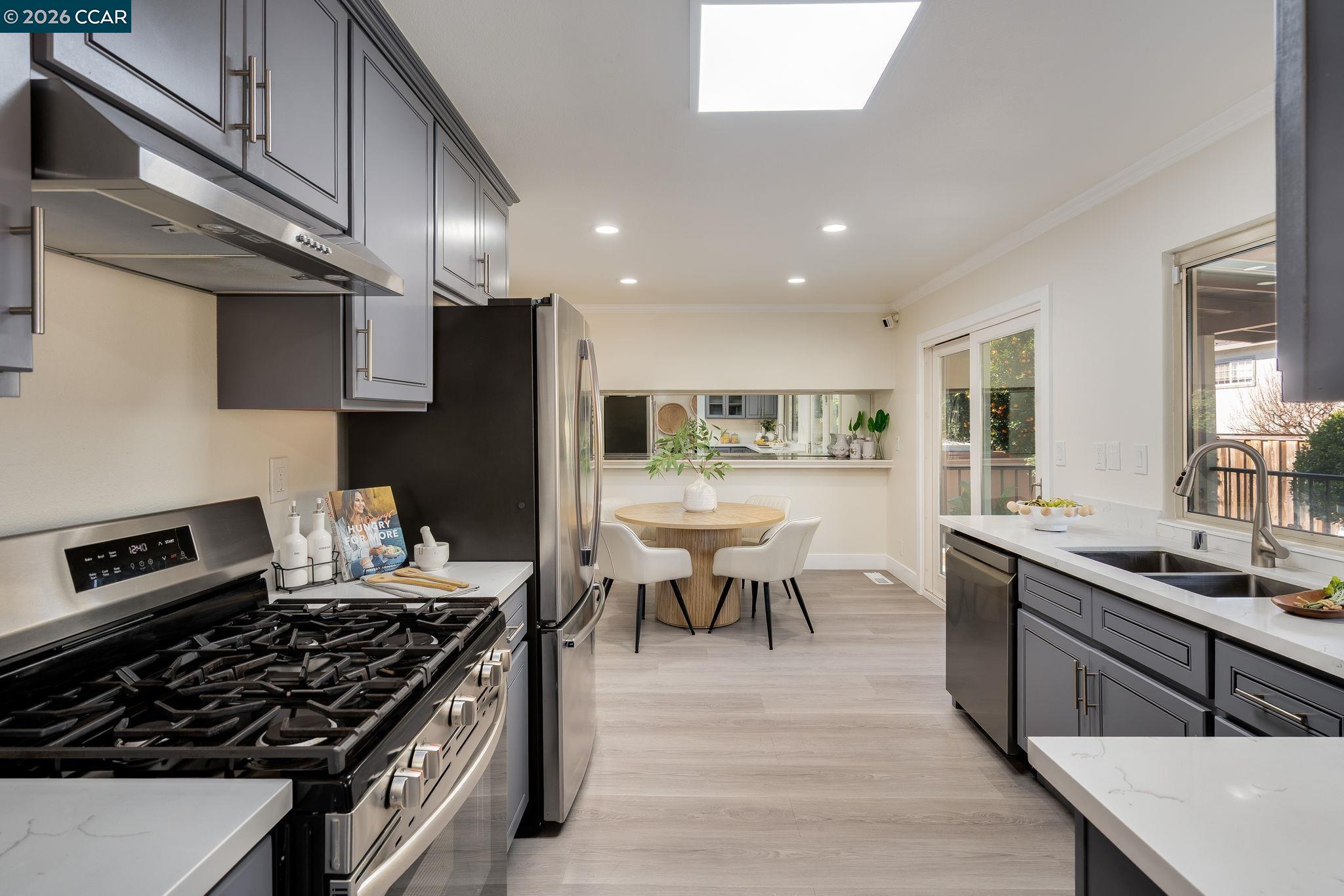 Detail Gallery Image 13 of 60 For 85 Park Oxford Pl, San Jose,  CA 95136 - 4 Beds | 3 Baths