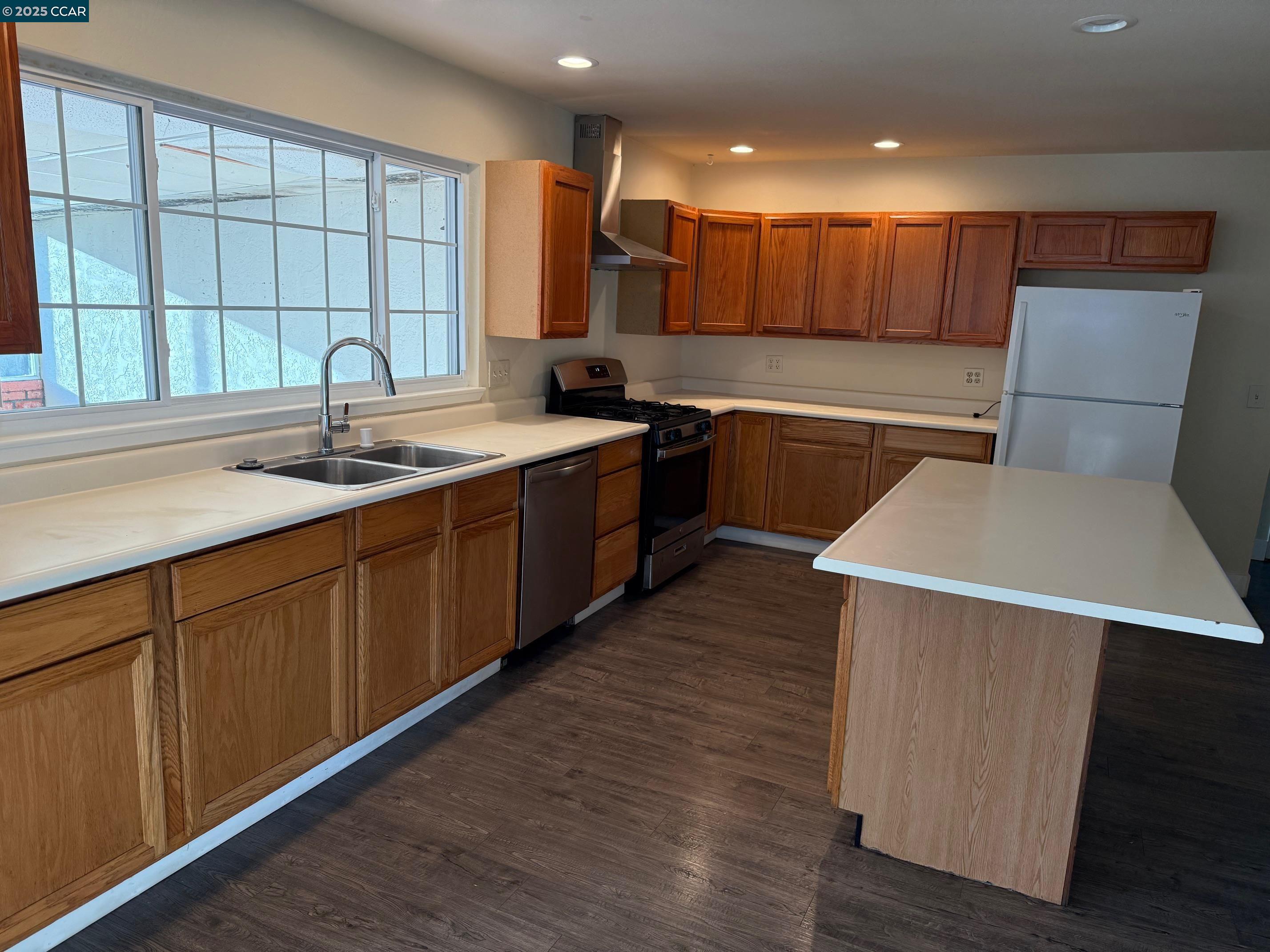 Detail Gallery Image 2 of 10 For 109 Luann Ct, Vallejo,  CA 94589 - 4 Beds | 2 Baths