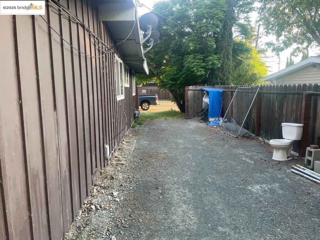 Detail Gallery Image 6 of 13 For 5229 Concord Blvd, Concord,  CA 94521 - 3 Beds | 2 Baths