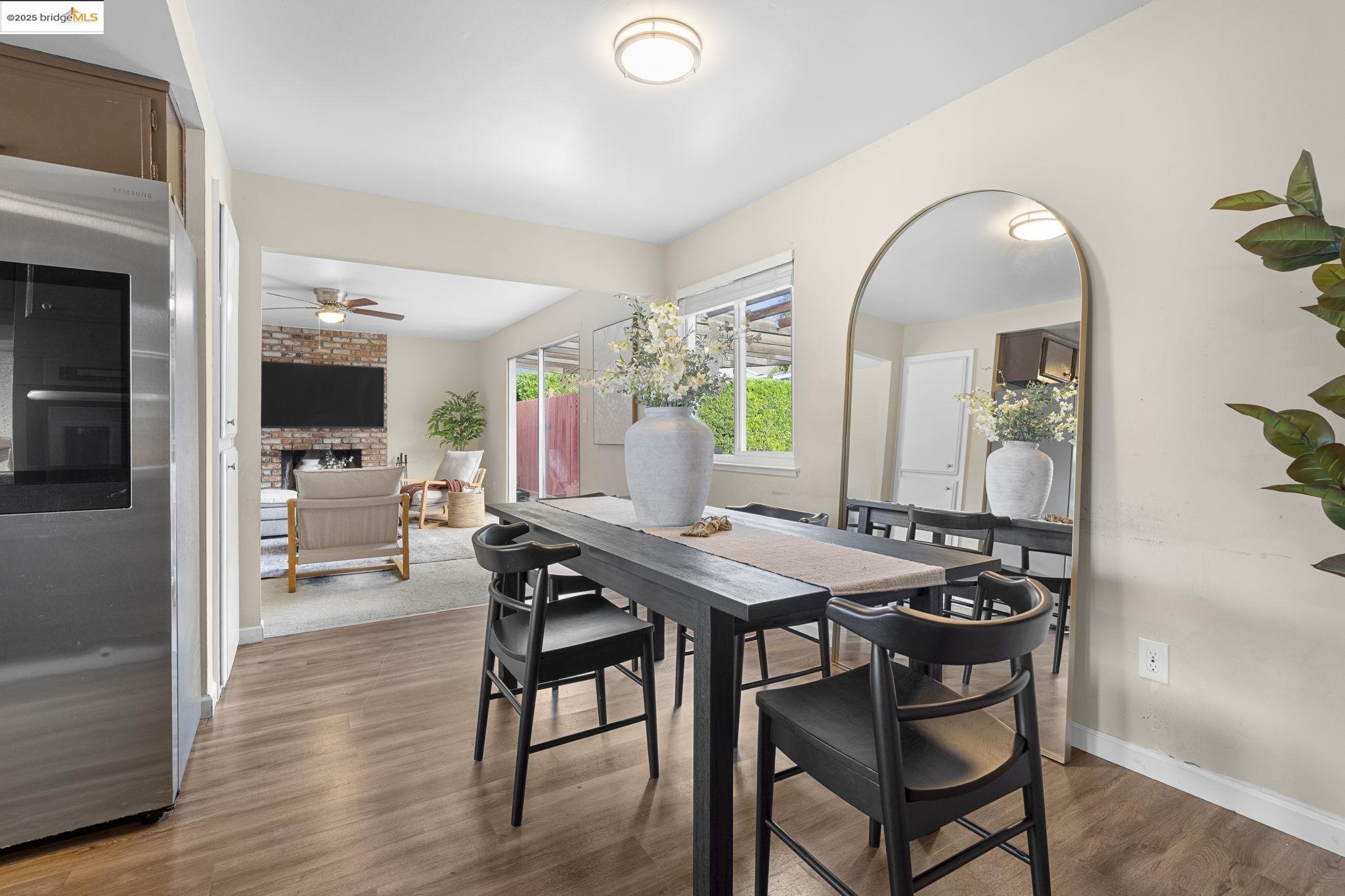 Detail Gallery Image 13 of 52 For 1909 Oakridge Ln, Pittsburg,  CA 94565 - 3 Beds | 2 Baths