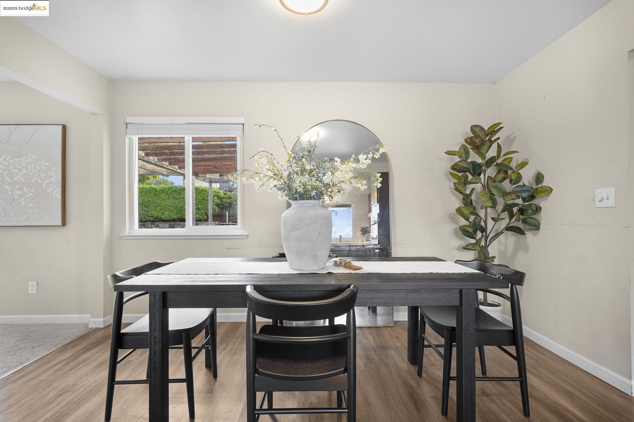 Detail Gallery Image 14 of 52 For 1909 Oakridge Ln, Pittsburg,  CA 94565 - 3 Beds | 2 Baths