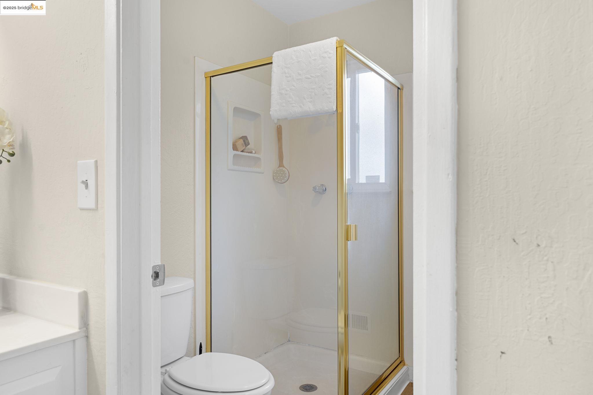 Detail Gallery Image 29 of 52 For 1909 Oakridge Ln, Pittsburg,  CA 94565 - 3 Beds | 2 Baths