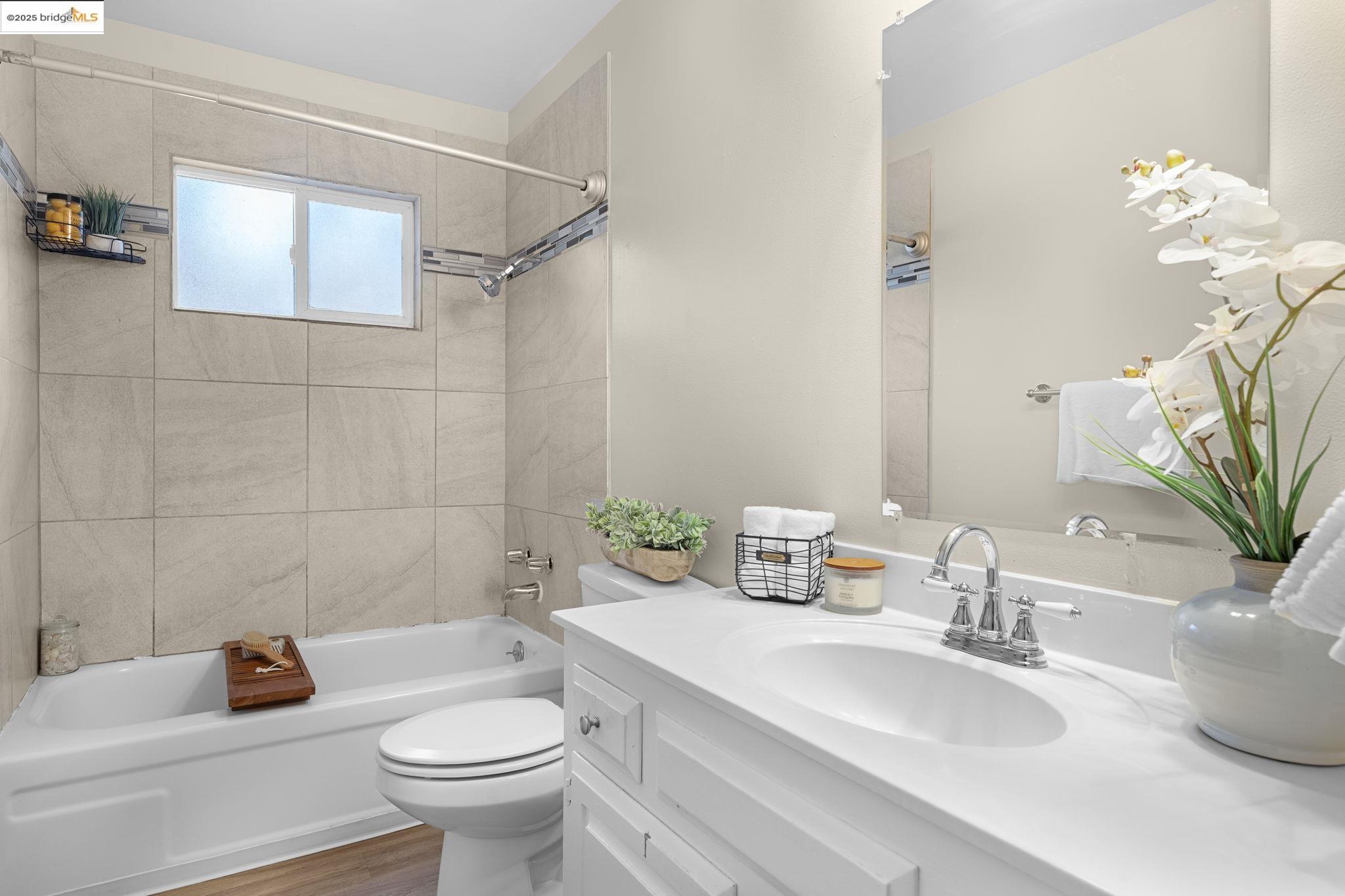 Detail Gallery Image 35 of 52 For 1909 Oakridge Ln, Pittsburg,  CA 94565 - 3 Beds | 2 Baths