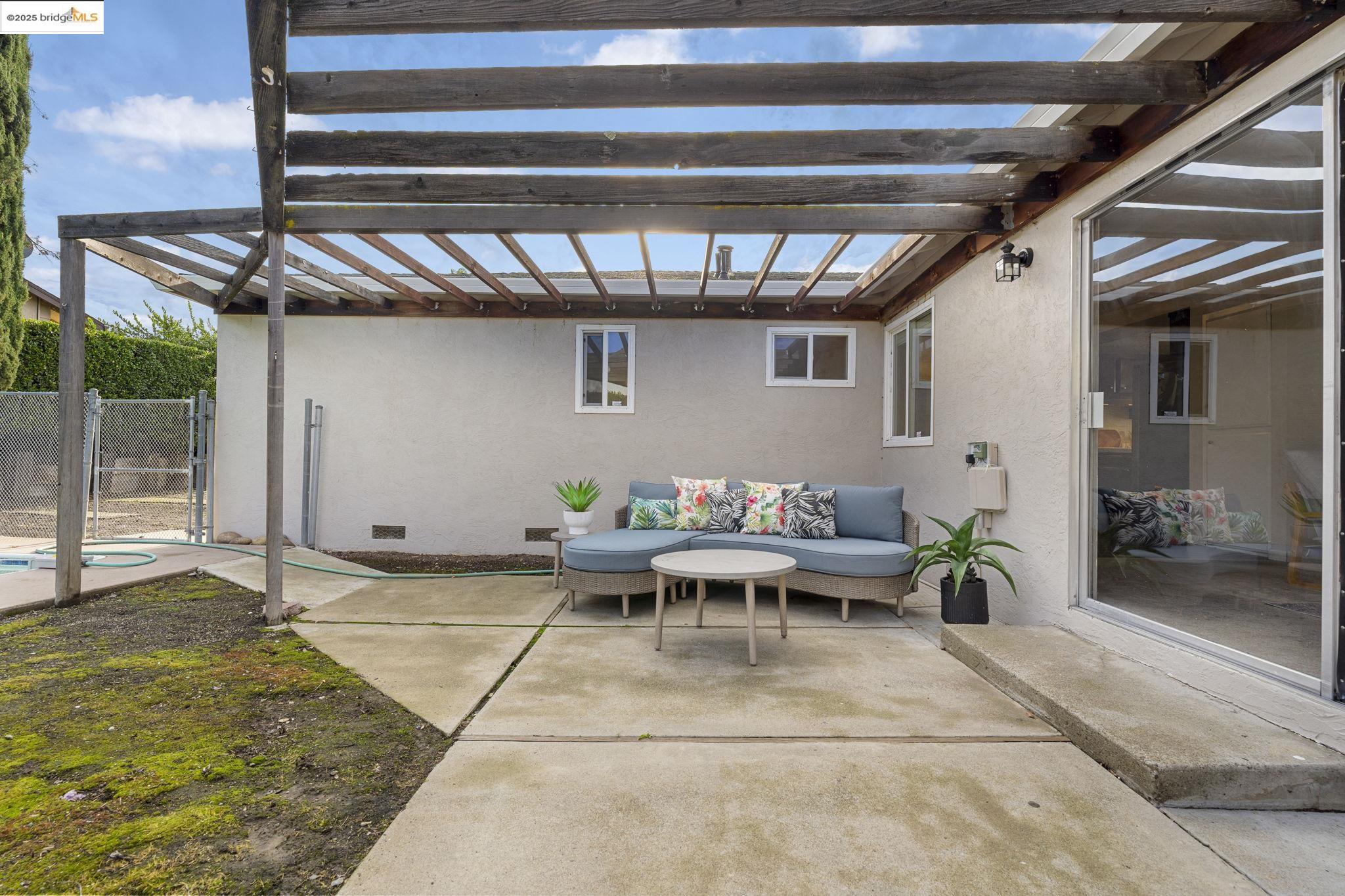 Detail Gallery Image 36 of 52 For 1909 Oakridge Ln, Pittsburg,  CA 94565 - 3 Beds | 2 Baths