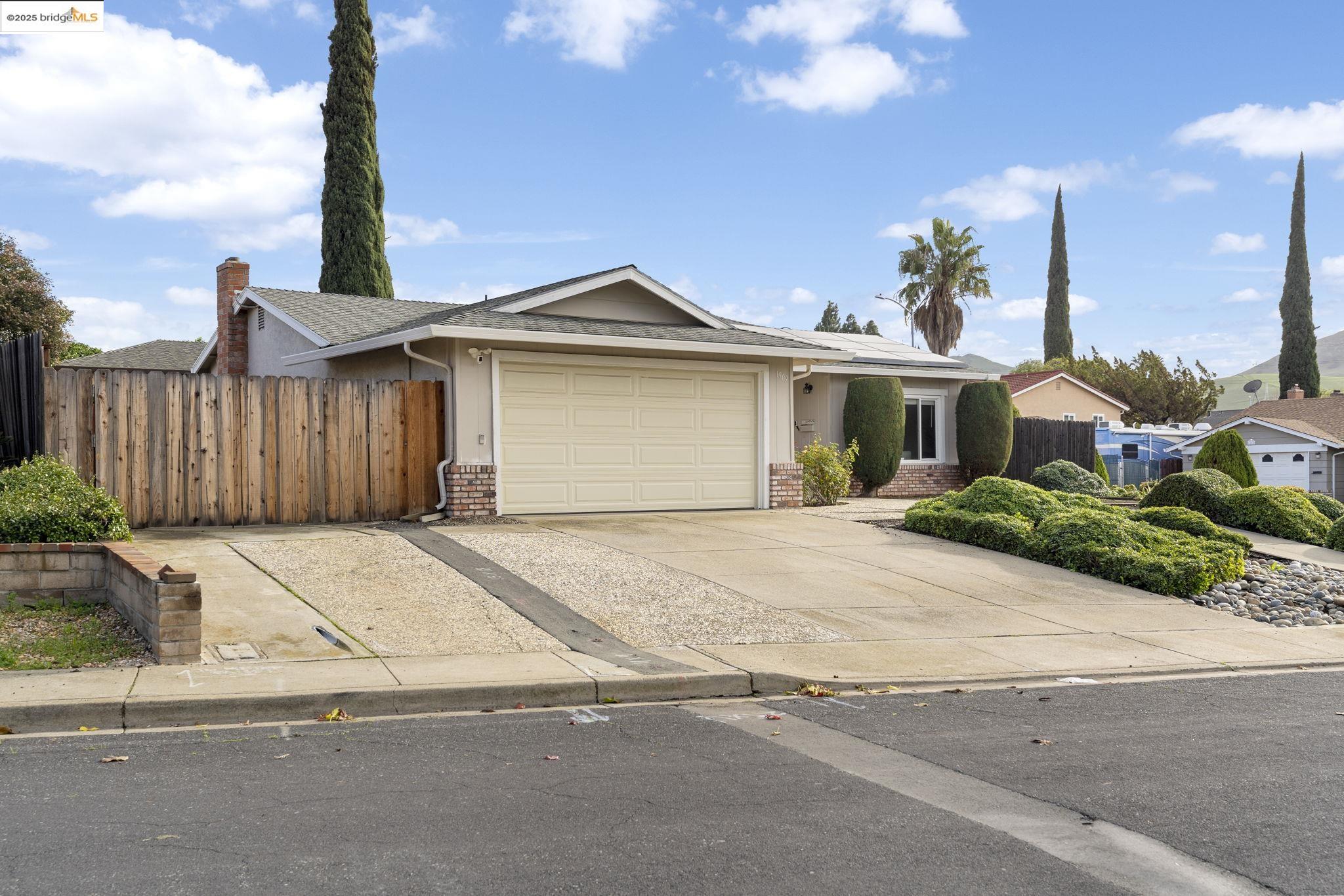 Detail Gallery Image 5 of 52 For 1909 Oakridge Ln, Pittsburg,  CA 94565 - 3 Beds | 2 Baths