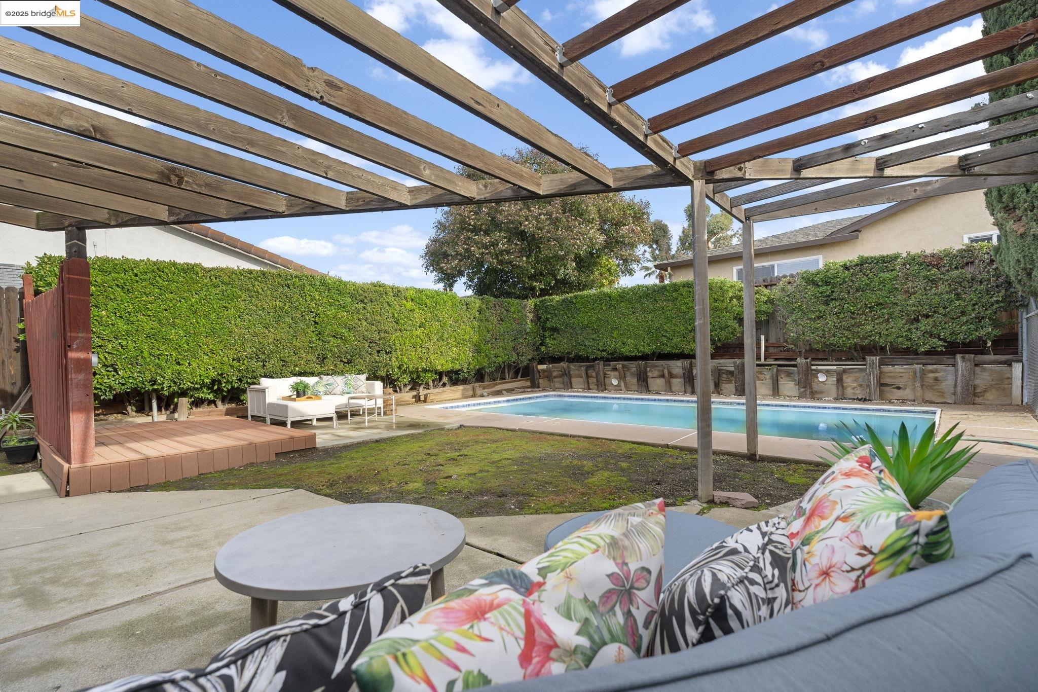 Detail Gallery Image 37 of 52 For 1909 Oakridge Ln, Pittsburg,  CA 94565 - 3 Beds | 2 Baths