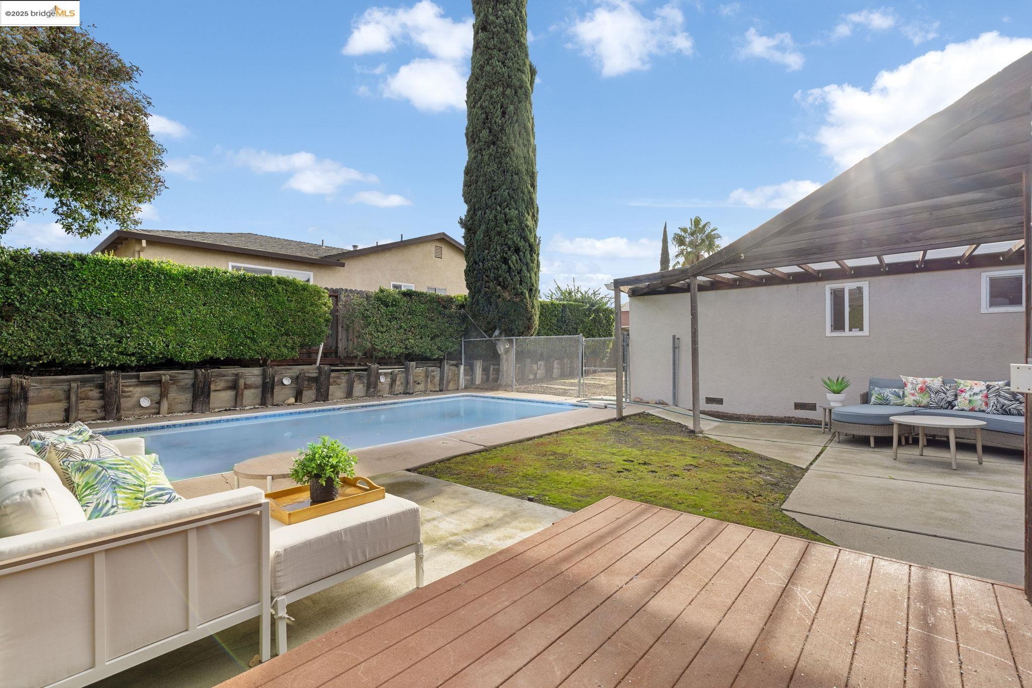 Detail Gallery Image 38 of 52 For 1909 Oakridge Ln, Pittsburg,  CA 94565 - 3 Beds | 2 Baths