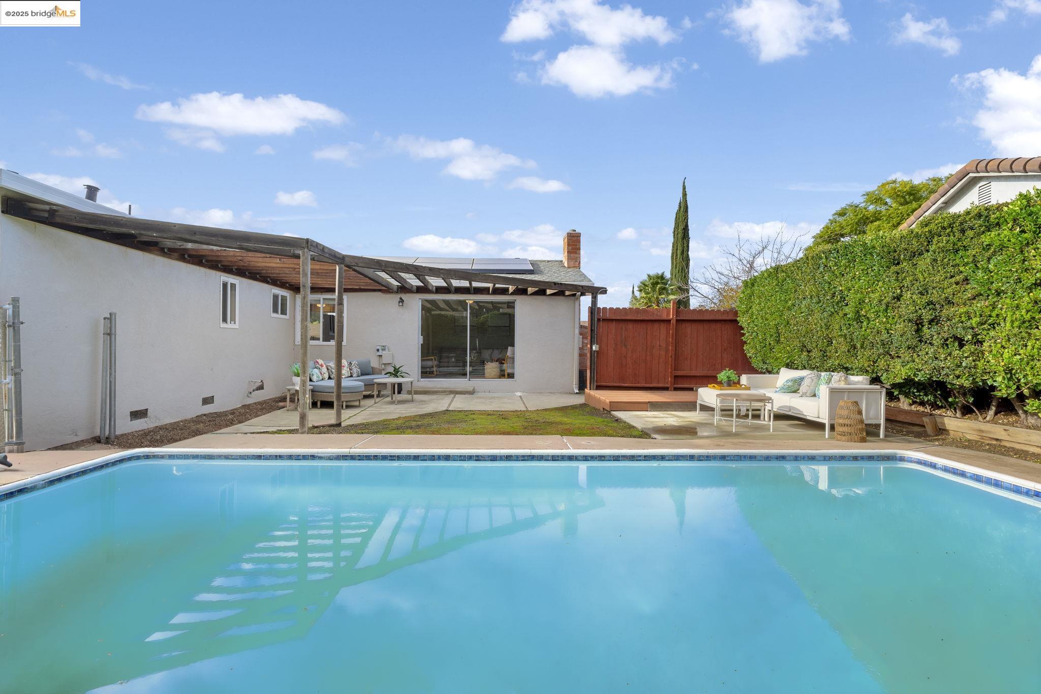 Detail Gallery Image 39 of 52 For 1909 Oakridge Ln, Pittsburg,  CA 94565 - 3 Beds | 2 Baths