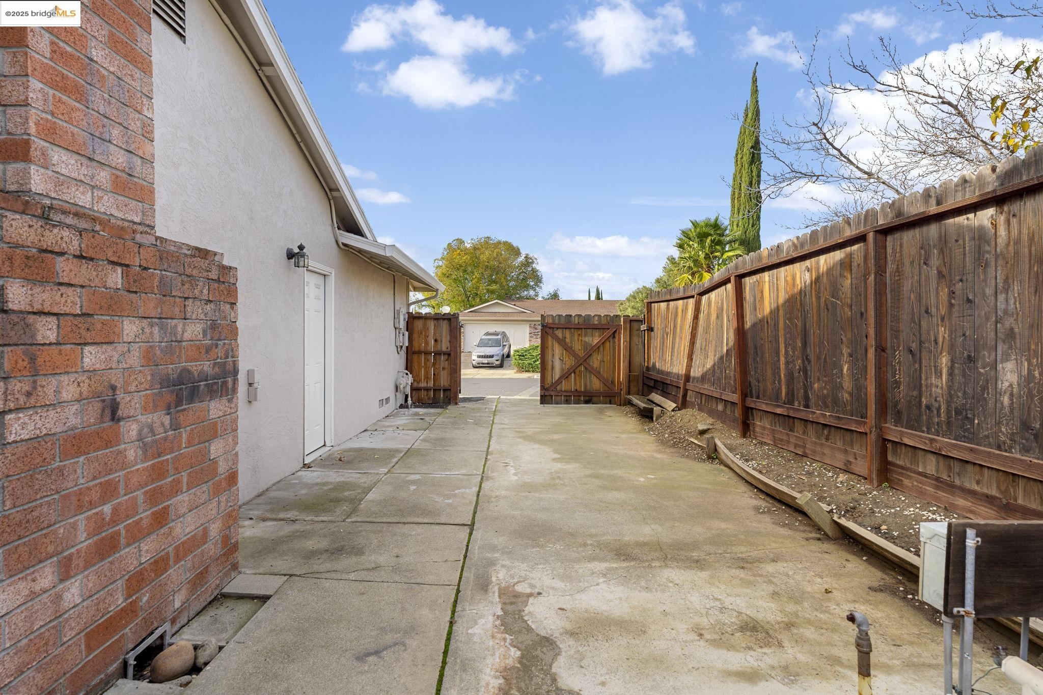 Detail Gallery Image 41 of 52 For 1909 Oakridge Ln, Pittsburg,  CA 94565 - 3 Beds | 2 Baths