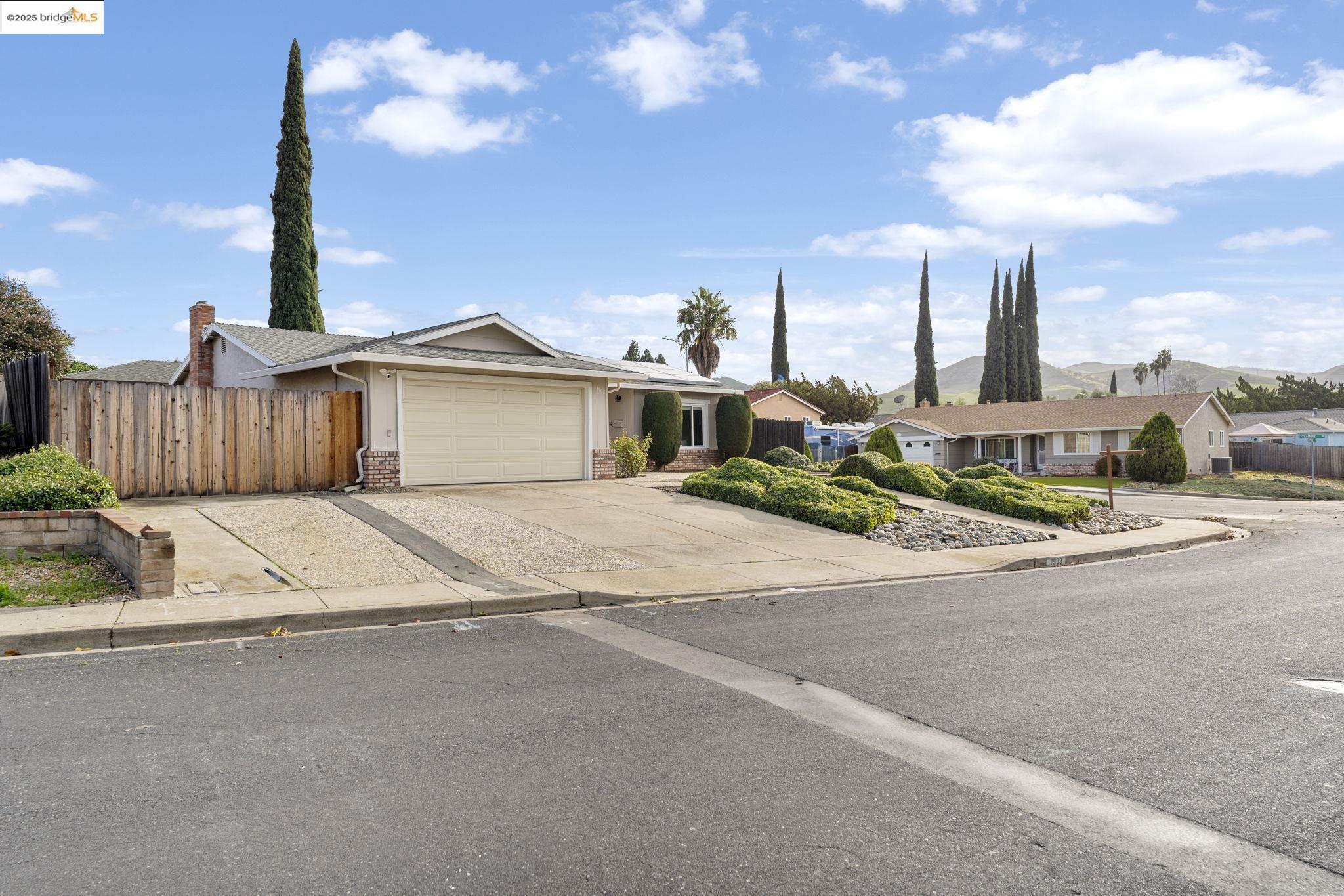 Detail Gallery Image 43 of 52 For 1909 Oakridge Ln, Pittsburg,  CA 94565 - 3 Beds | 2 Baths