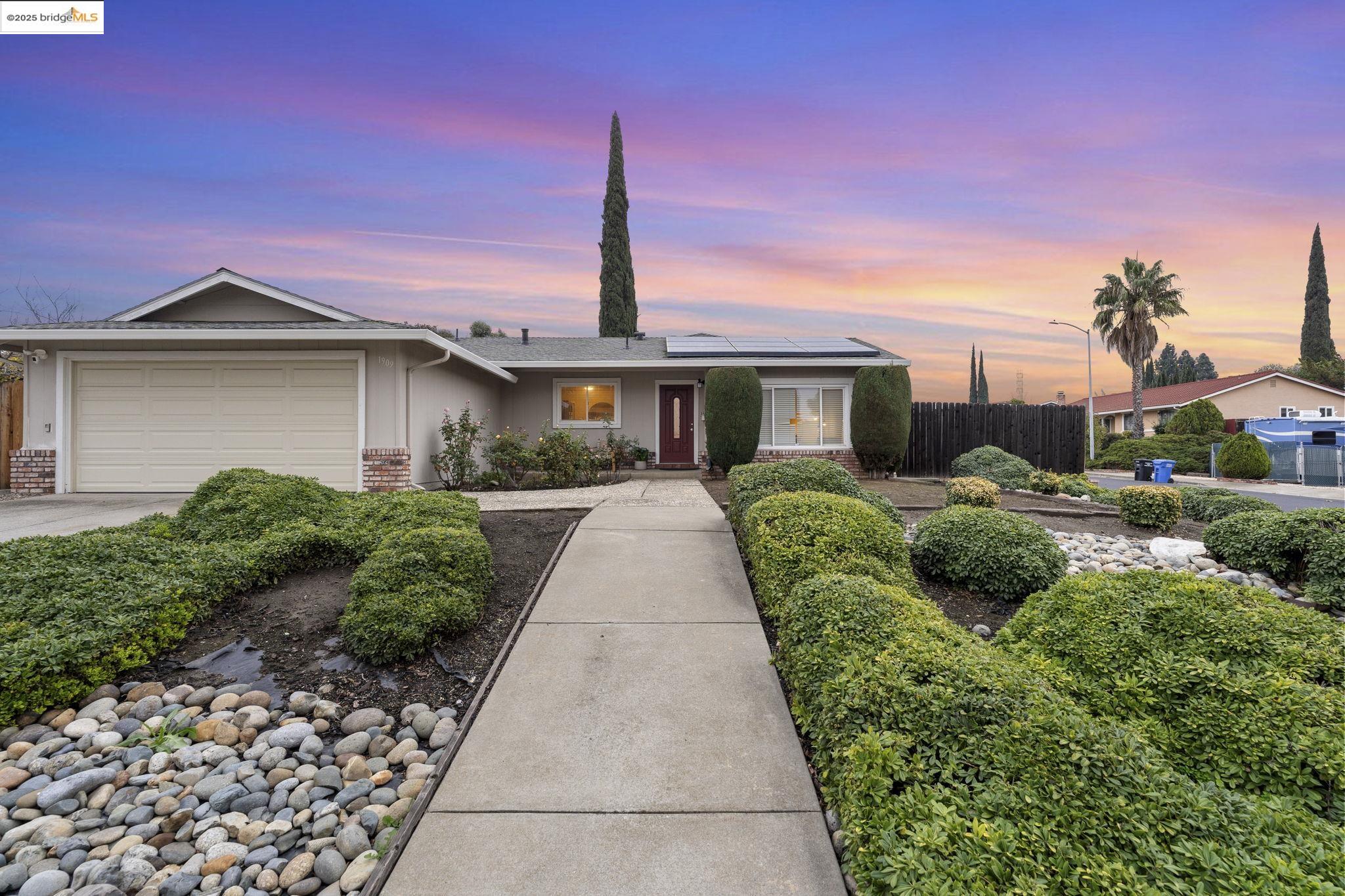 Detail Gallery Image 7 of 52 For 1909 Oakridge Ln, Pittsburg,  CA 94565 - 3 Beds | 2 Baths