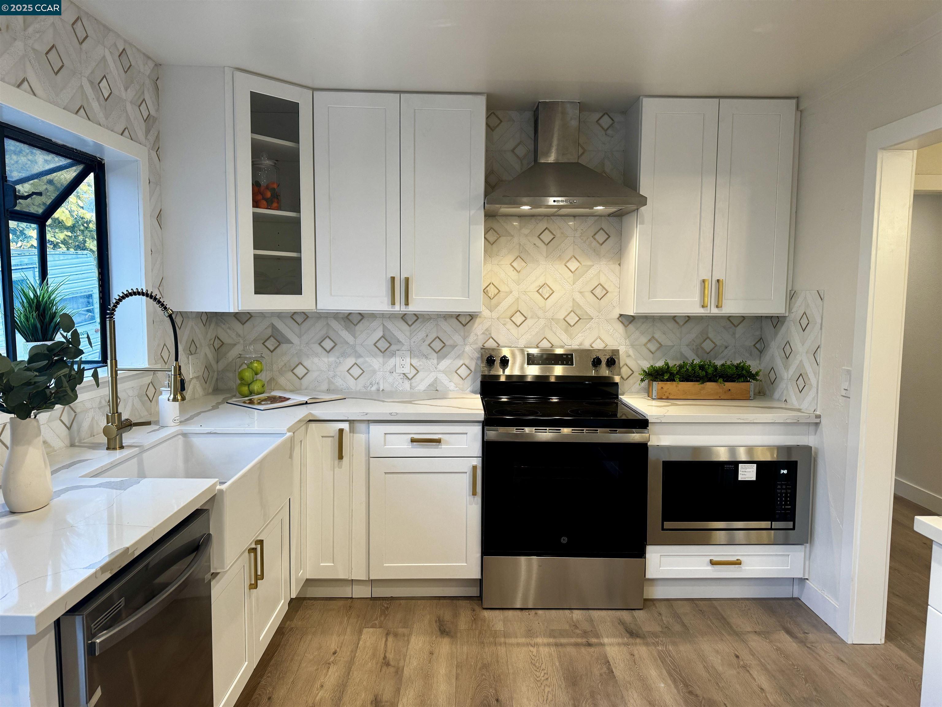 Detail Gallery Image 6 of 17 For 1340 Delacy Avenue, Martinez,  CA 94553 - 2 Beds | 1 Baths