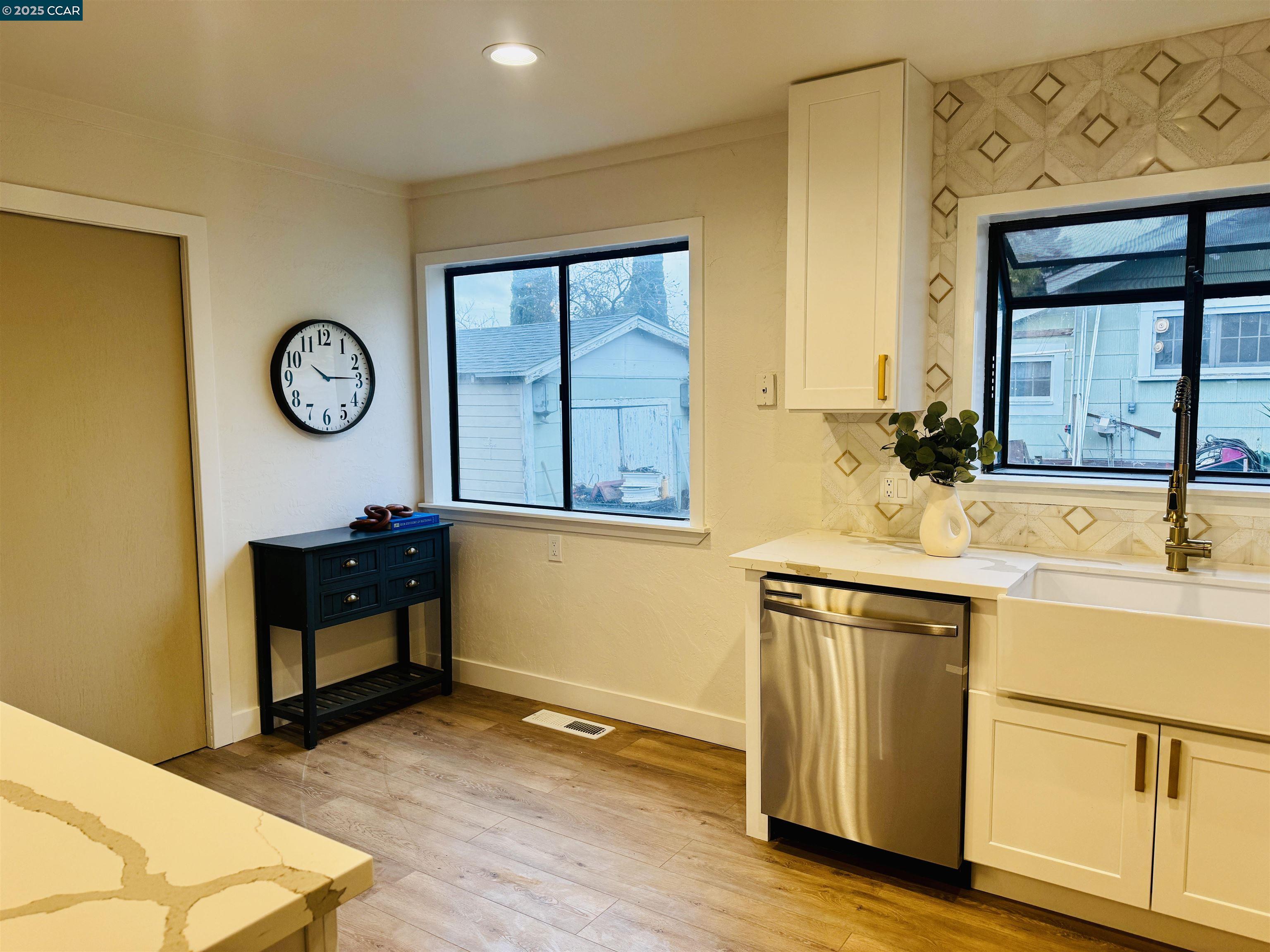 Detail Gallery Image 7 of 17 For 1340 Delacy Avenue, Martinez,  CA 94553 - 2 Beds | 1 Baths