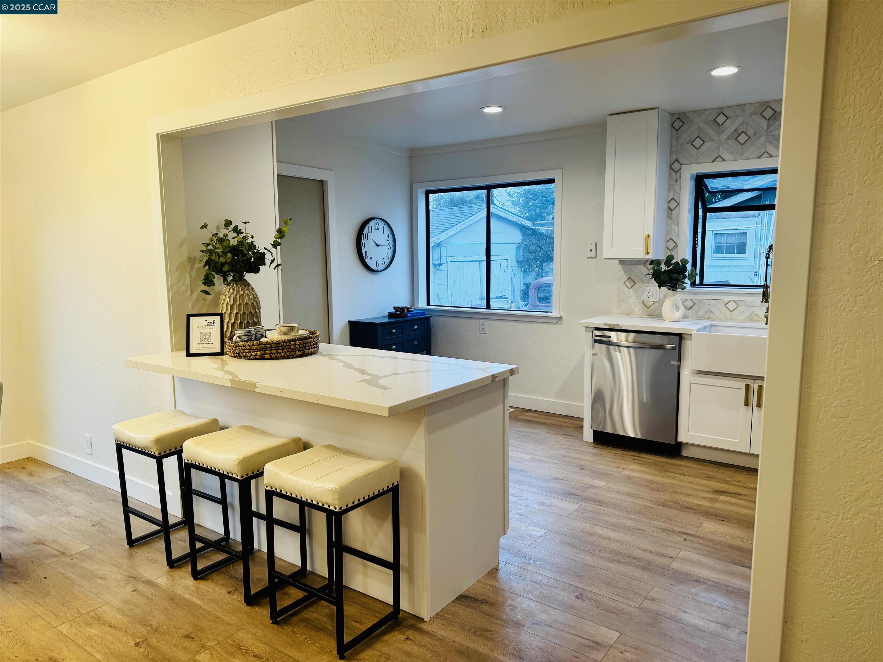 Detail Gallery Image 8 of 17 For 1340 Delacy Avenue, Martinez,  CA 94553 - 2 Beds | 1 Baths