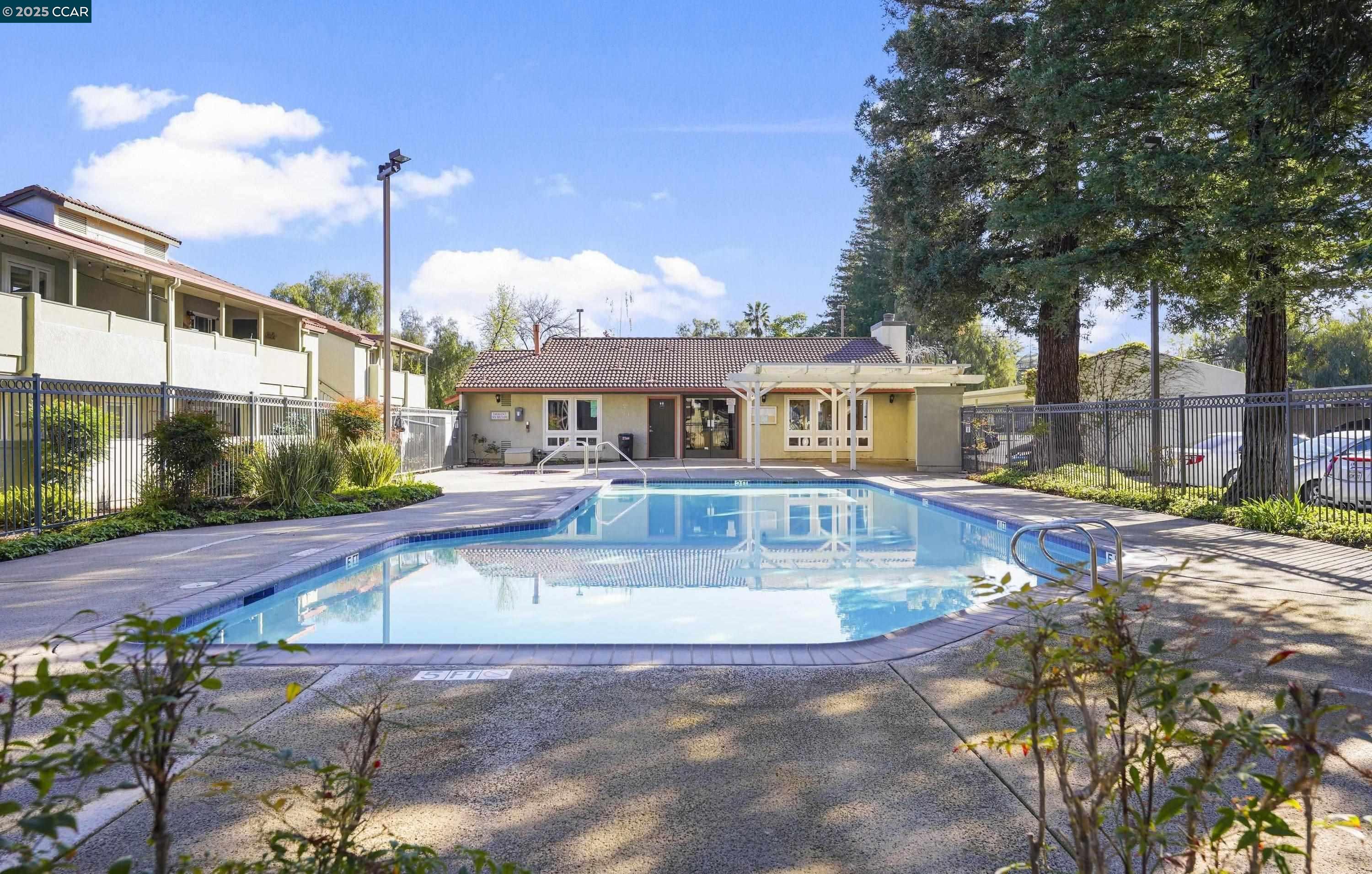 Photo #2: 41119618 Listing: Photo #2