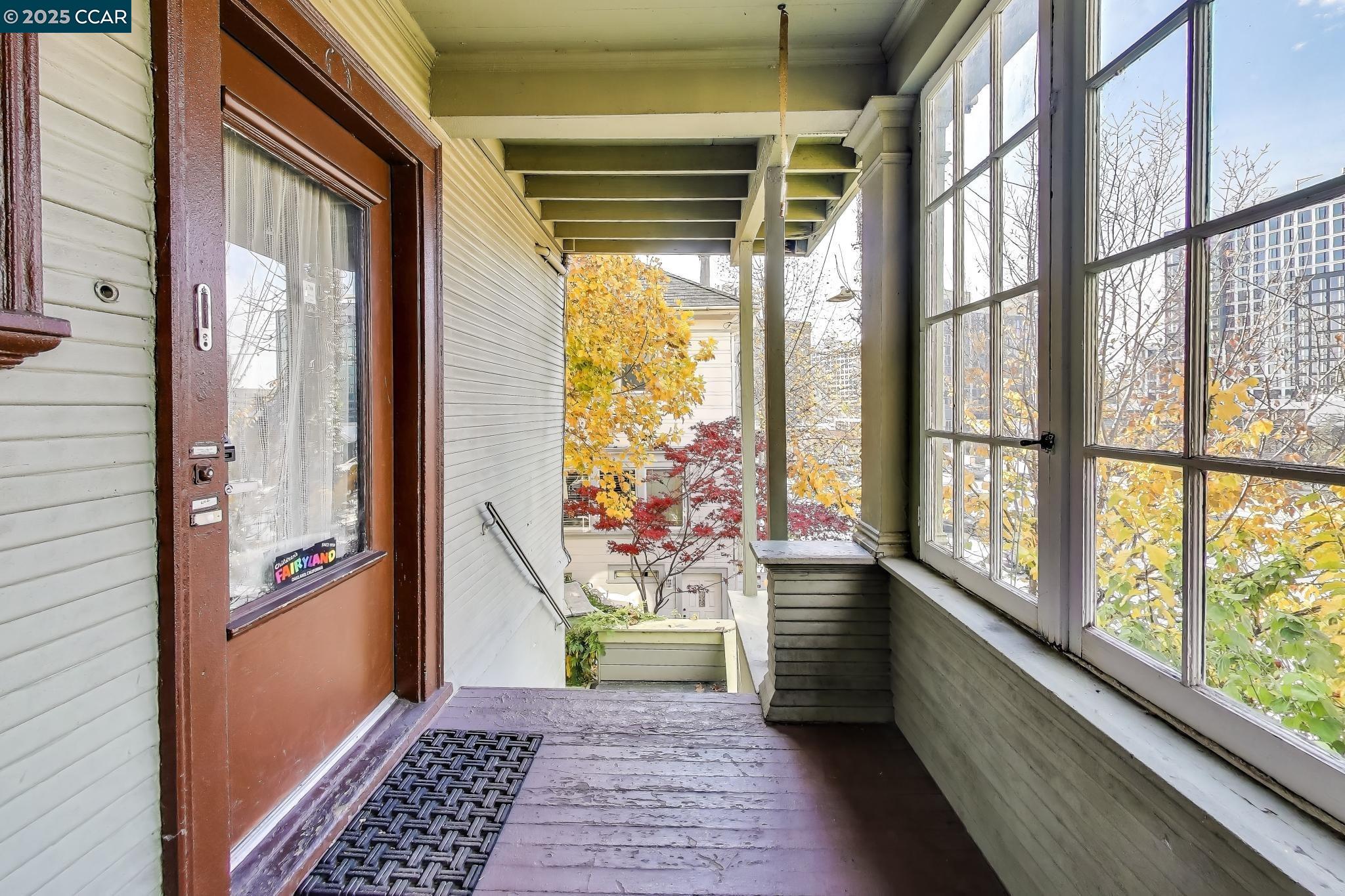 Detail Gallery Image 4 of 15 For 170 Vernon Ter, Oakland,  CA 94610 - – Beds | – Baths