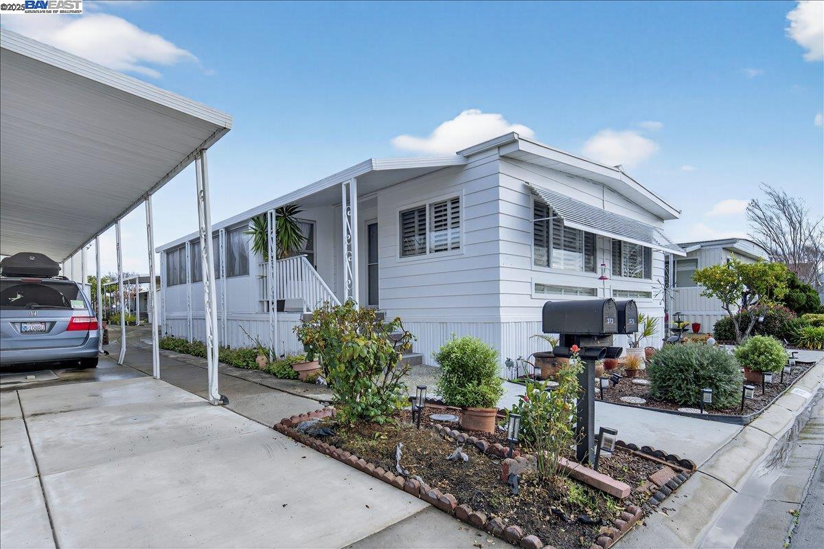 Detail Gallery Image 3 of 35 For 375 Santa Paula, San Leandro,  CA 94579 - 2 Beds | 2 Baths