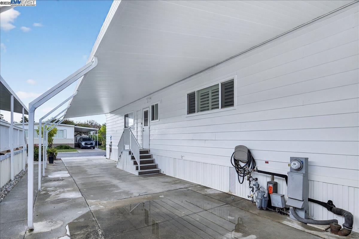 Detail Gallery Image 4 of 35 For 375 Santa Paula, San Leandro,  CA 94579 - 2 Beds | 2 Baths