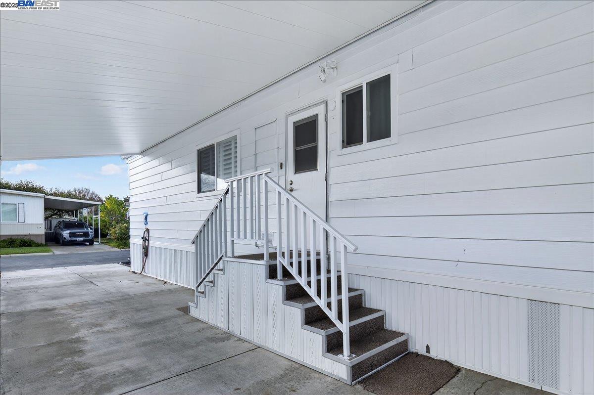 Detail Gallery Image 5 of 35 For 375 Santa Paula, San Leandro,  CA 94579 - 2 Beds | 2 Baths